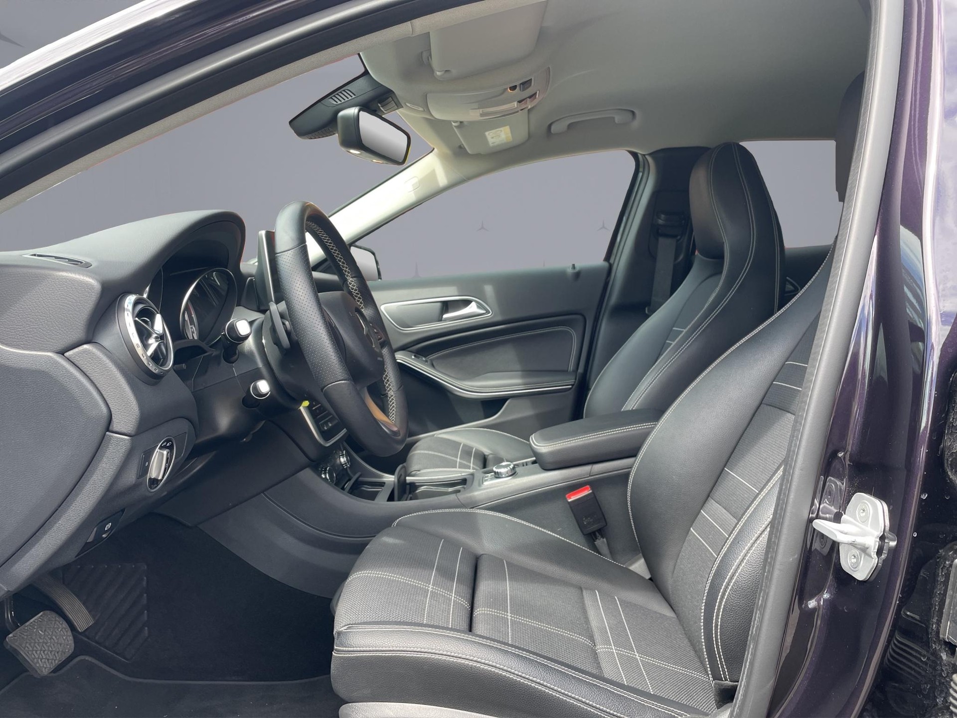 MERCEDES-BENZ GLA 200 d Urban 4M-image-9