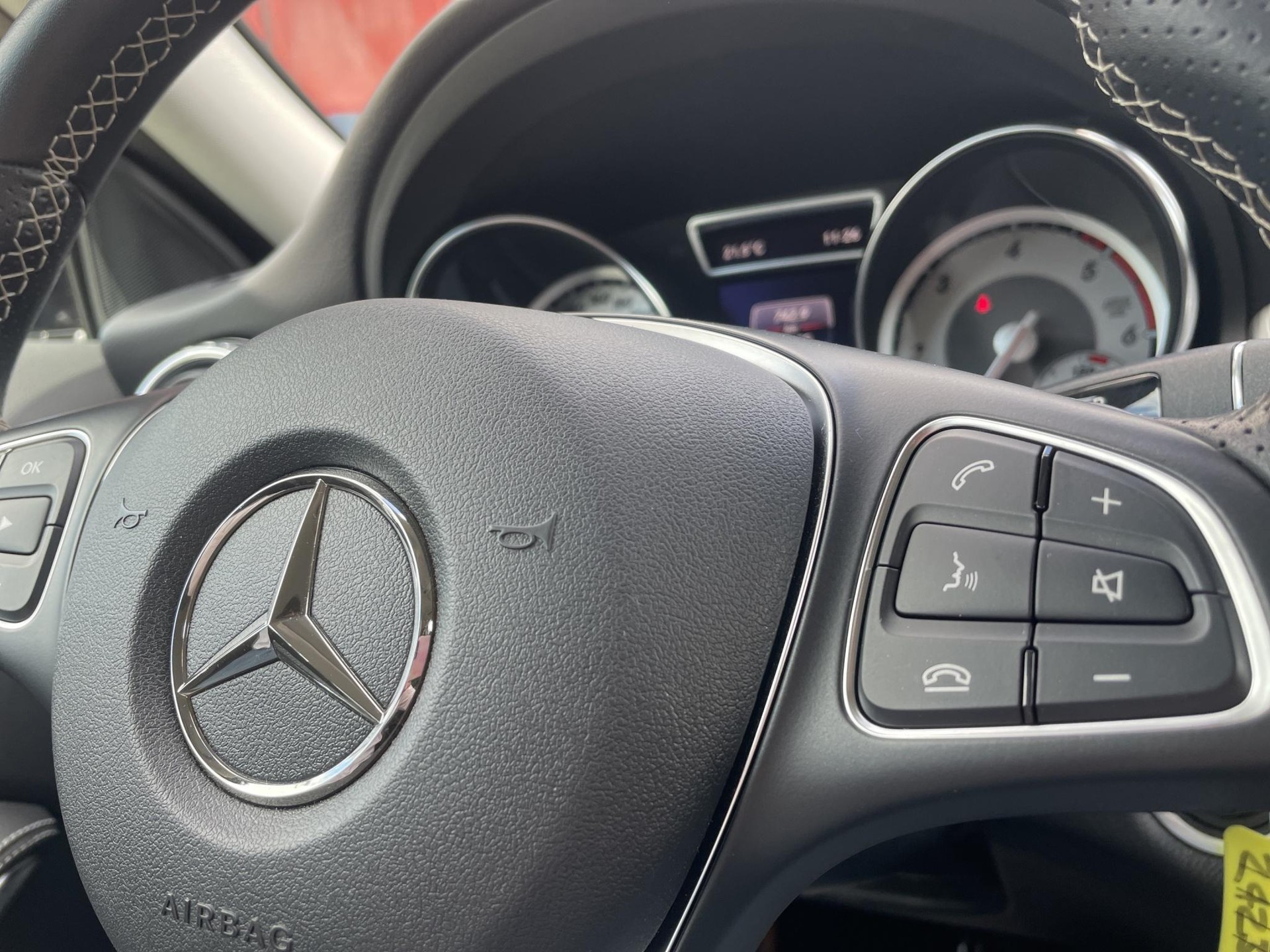 MERCEDES-BENZ GLA 200 d Urban 4M-image-20