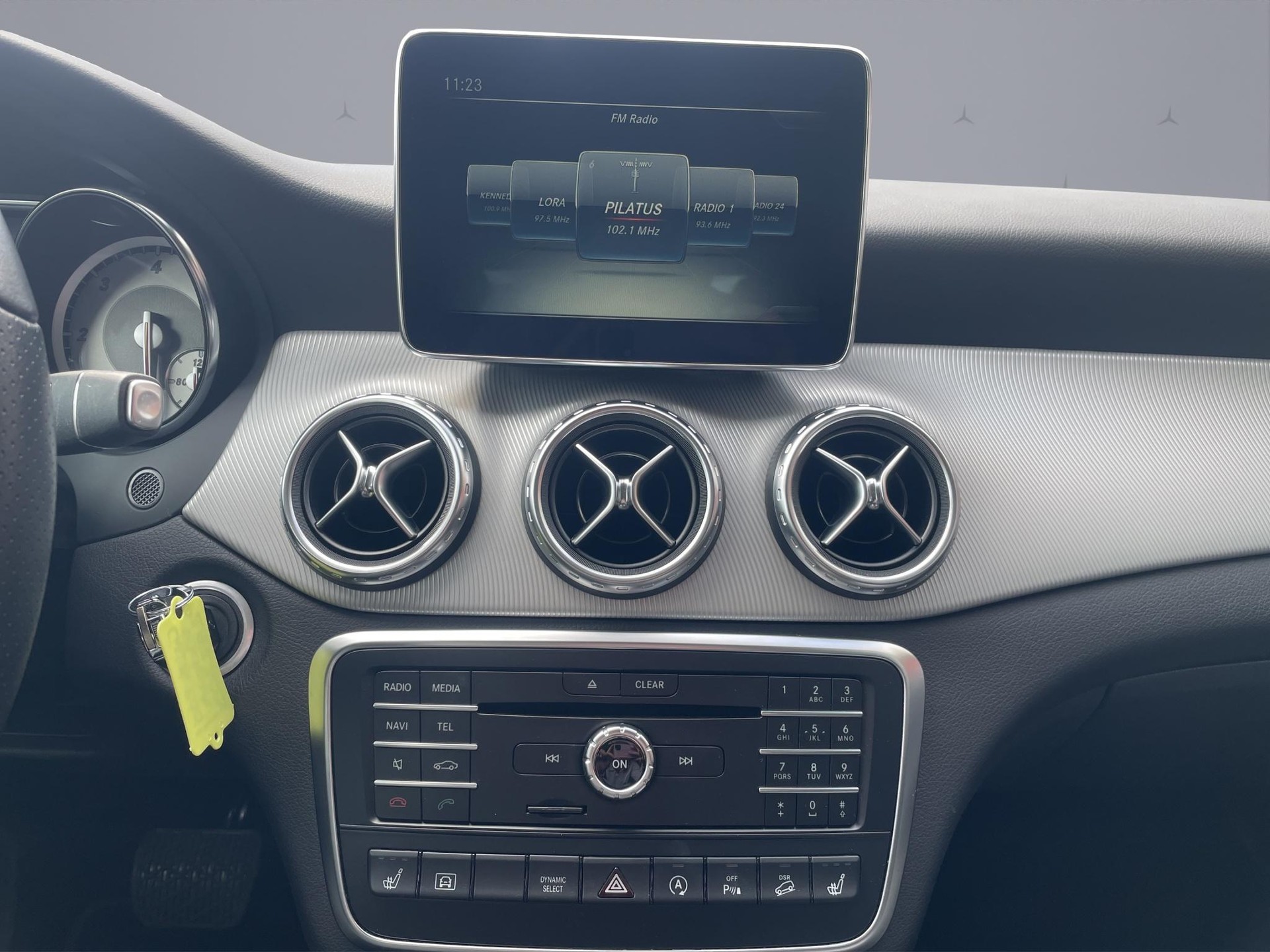 MERCEDES-BENZ GLA 200 d Urban 4M-image-15