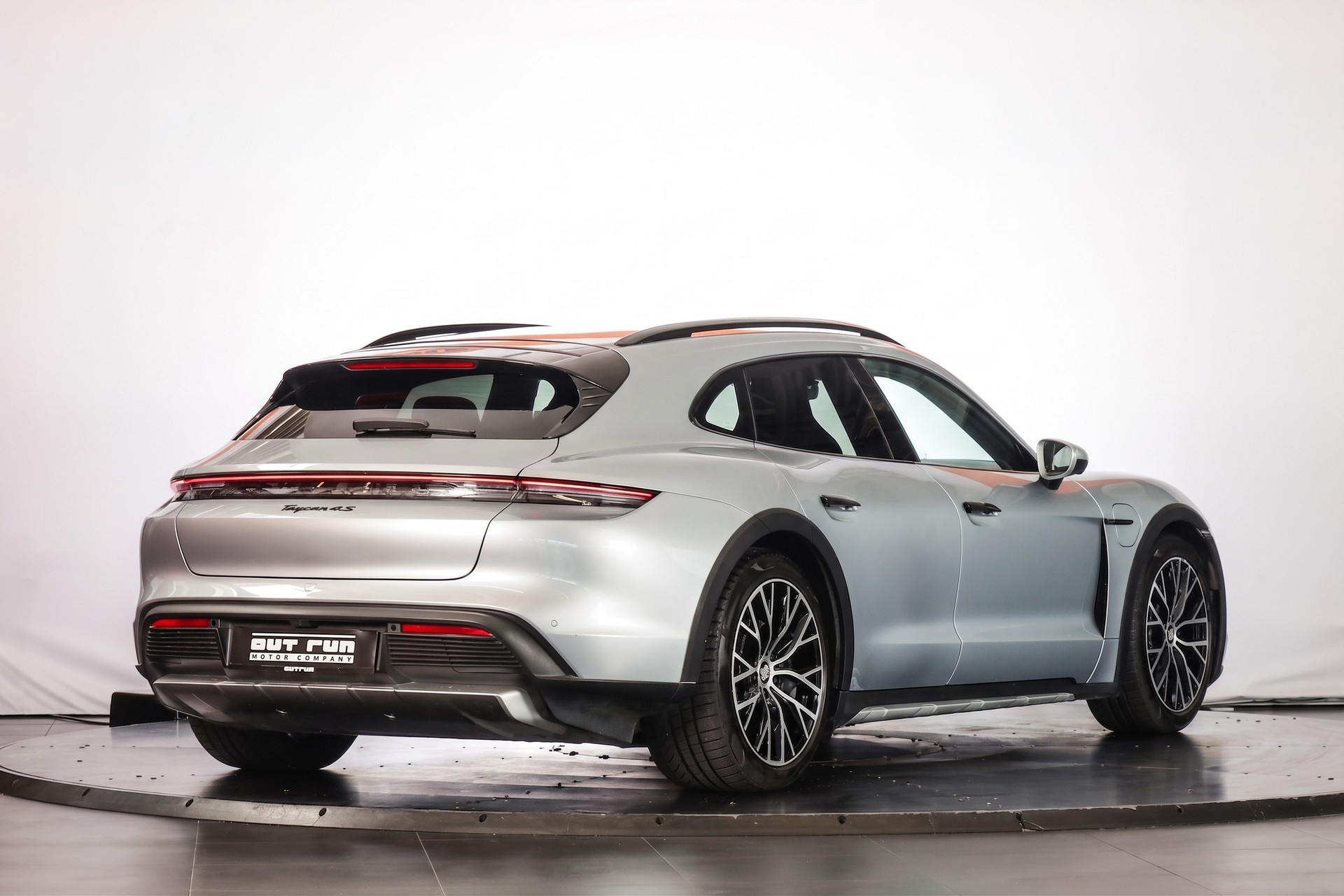 PORSCHE Taycan 4S Cross Turismo-image-4