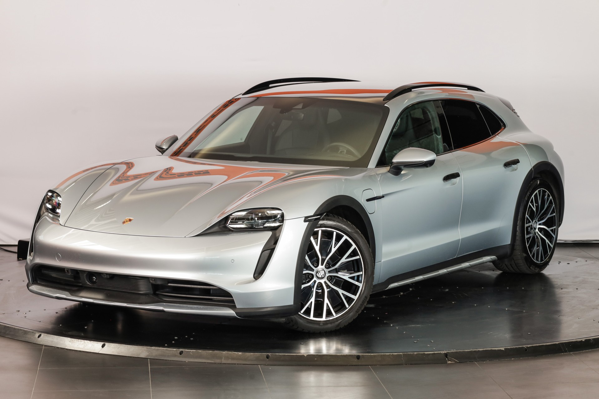 PORSCHE Taycan 4S Cross Turismo-image-5