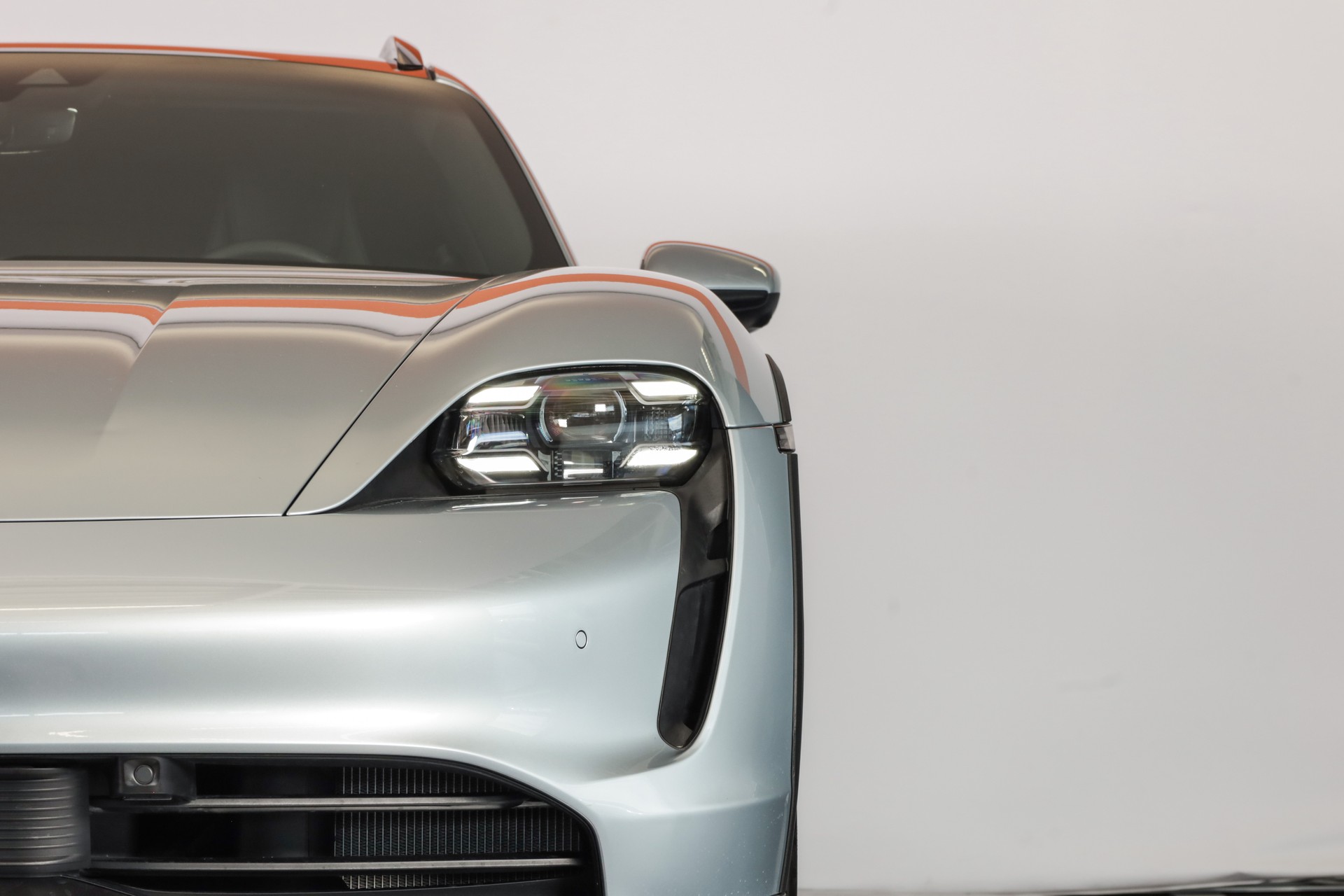 PORSCHE Taycan 4S Cross Turismo-image-8