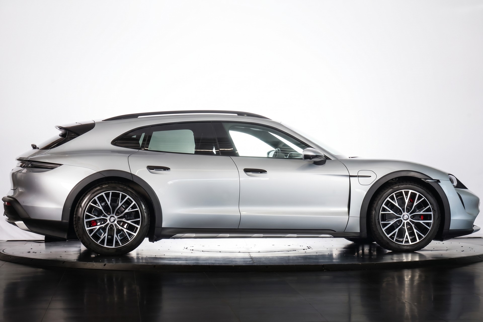 PORSCHE Taycan 4S Cross Turismo-showroom-element-3