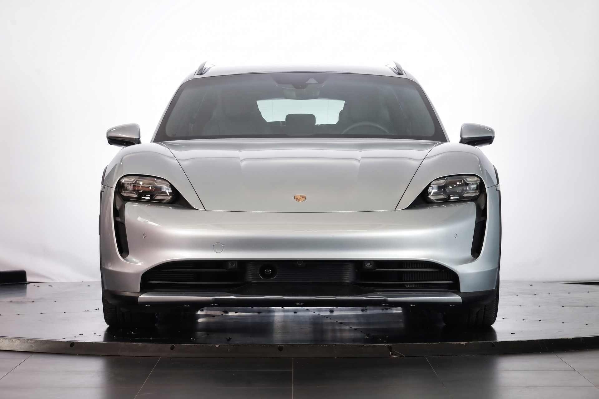 PORSCHE Taycan 4S Cross Turismo-showroom-element-1