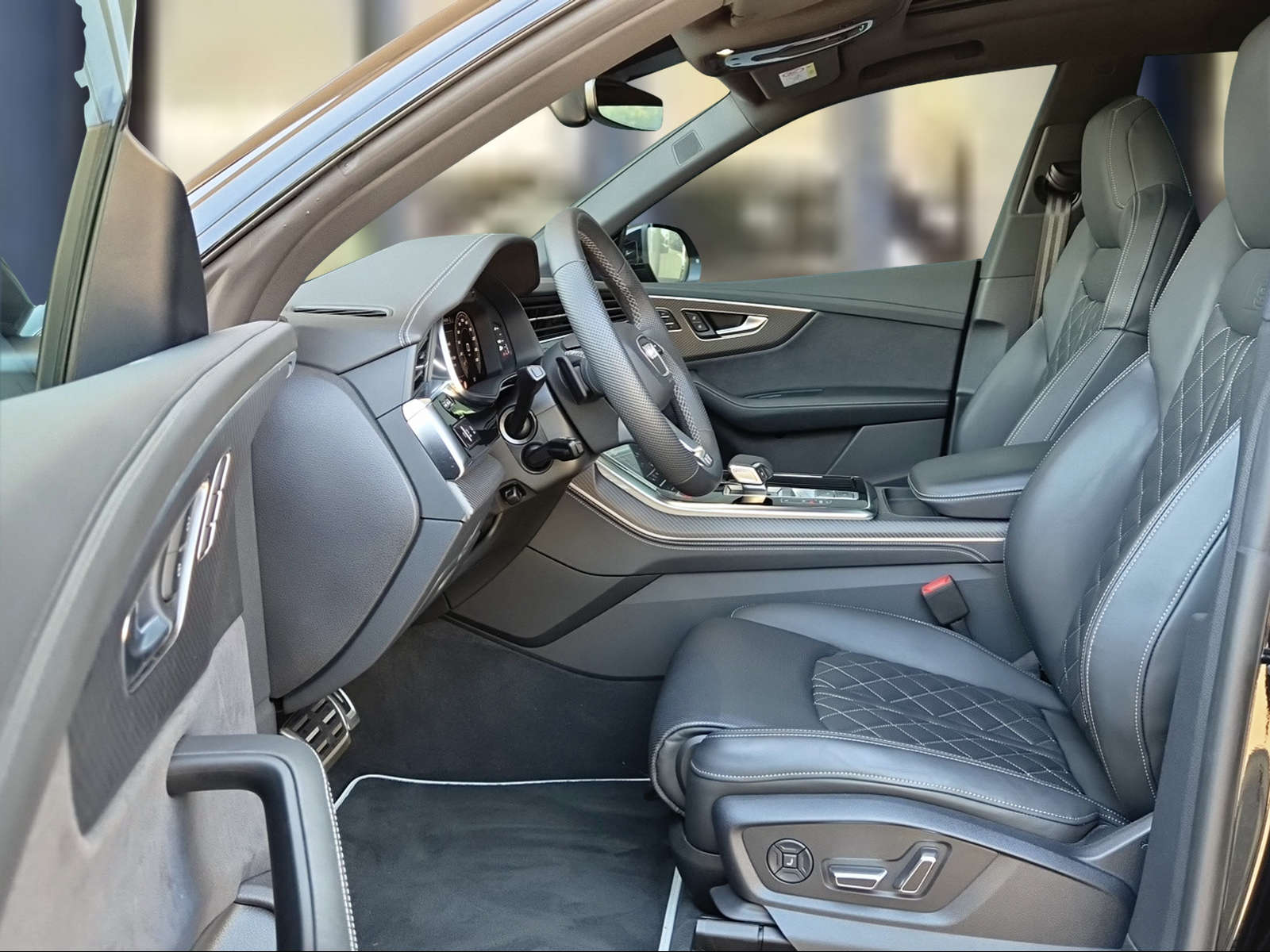 AUDI SQ8 SUV TFSI quattro tiptronic Mythosschwarz Metallic-image-8