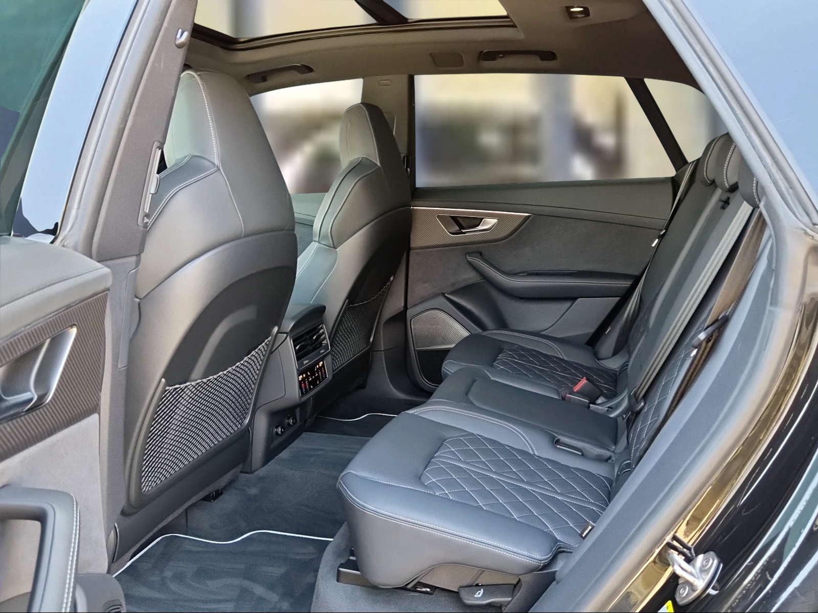 AUDI SQ8 SUV TFSI quattro tiptronic Mythosschwarz Metallic-image-9