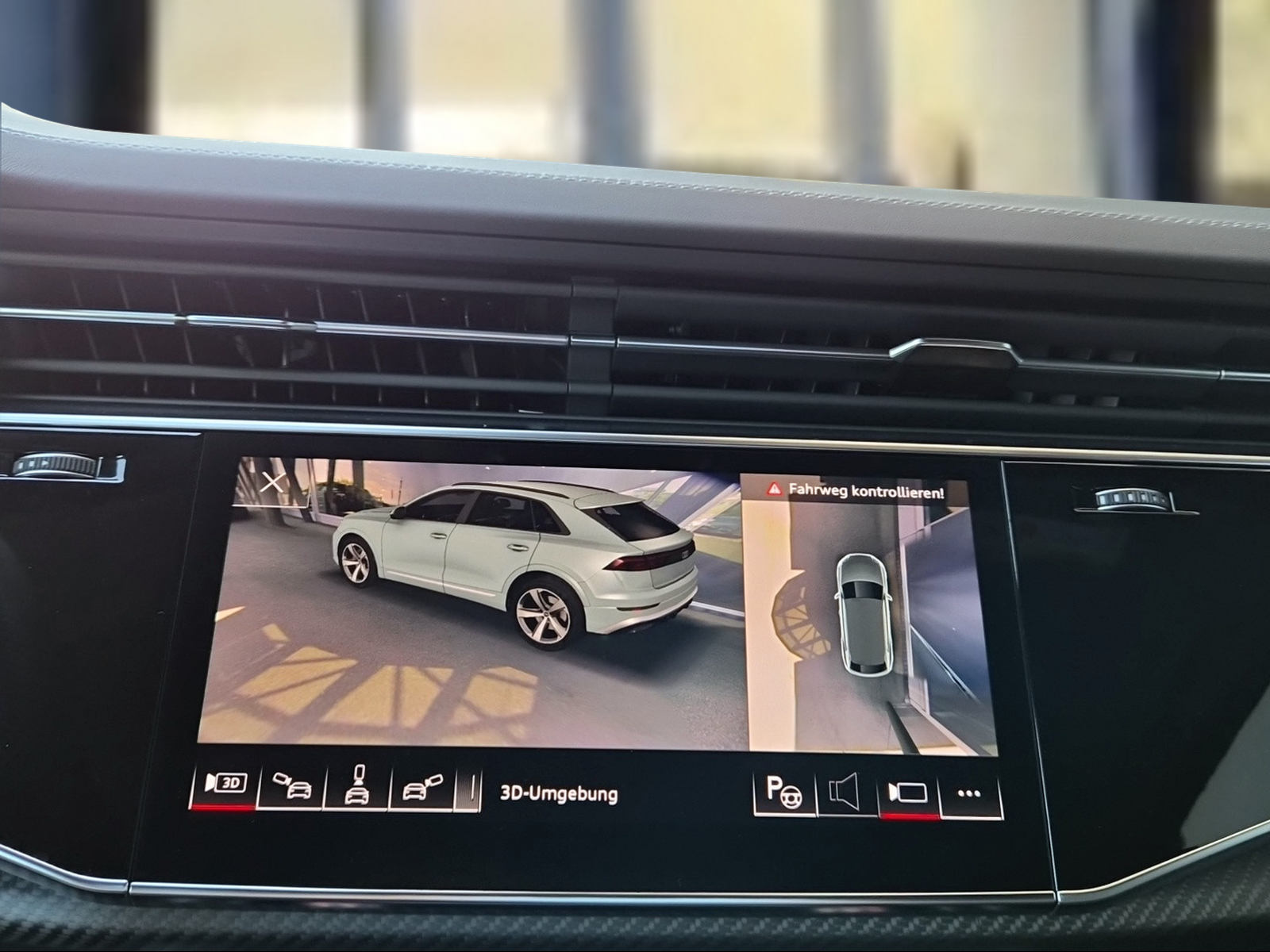 AUDI SQ8 SUV TFSI quattro tiptronic Mythosschwarz Metallic-image-13