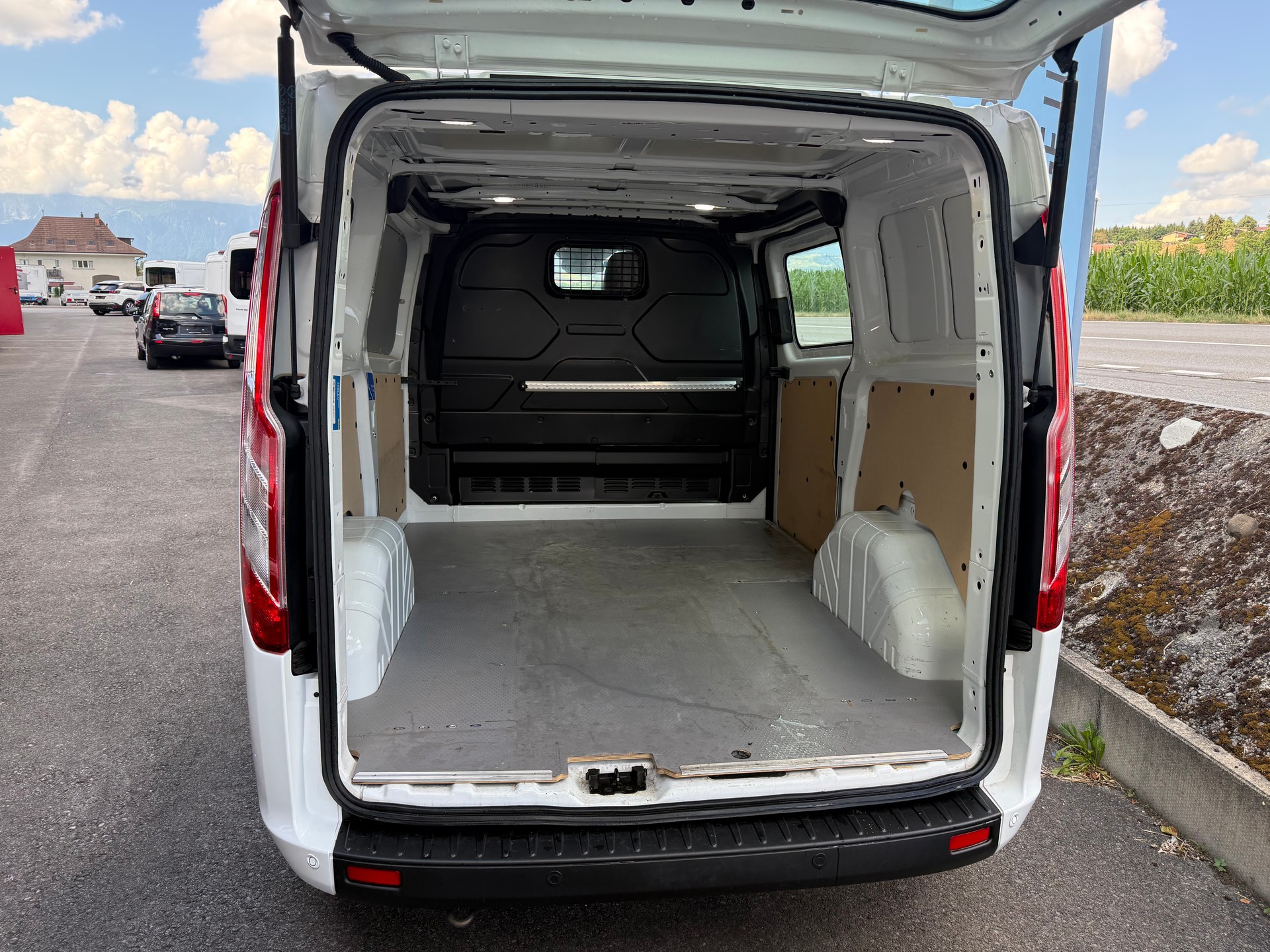 FORD Transit Custom Van 280 L1H1 Trend A-showroom-element-3
