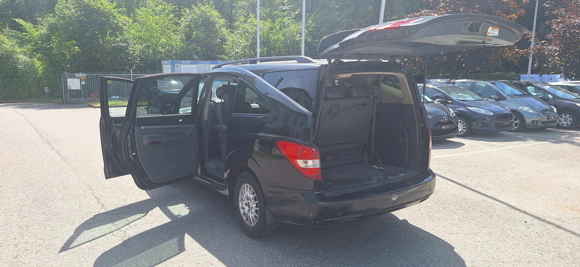 KGM-SsangYong Rodius SV 270 Xdi 4WD Automatic-image-15