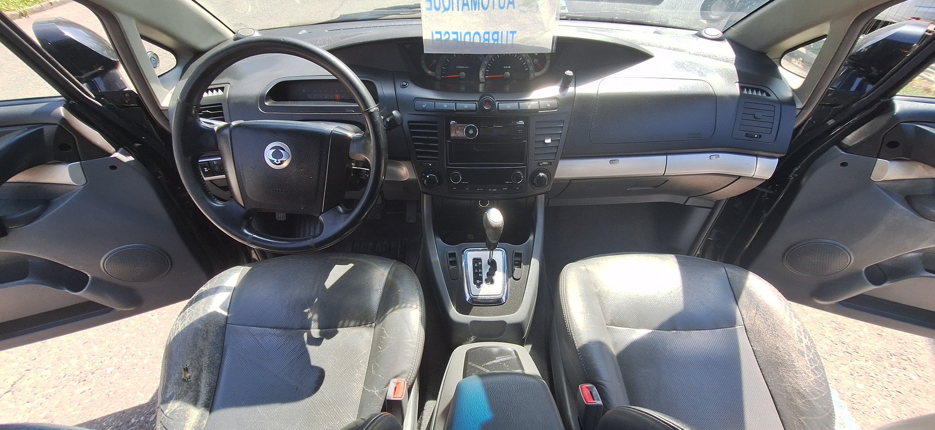 KGM-SsangYong Rodius SV 270 Xdi 4WD Automatic-image-22
