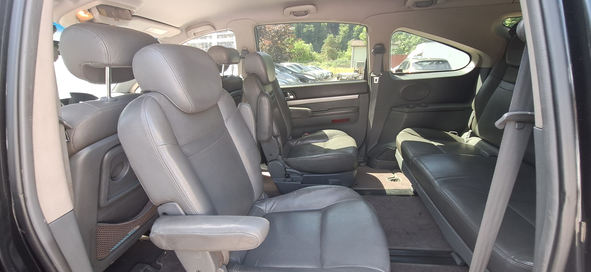 KGM-SsangYong Rodius SV 270 Xdi 4WD Automatic-image-8