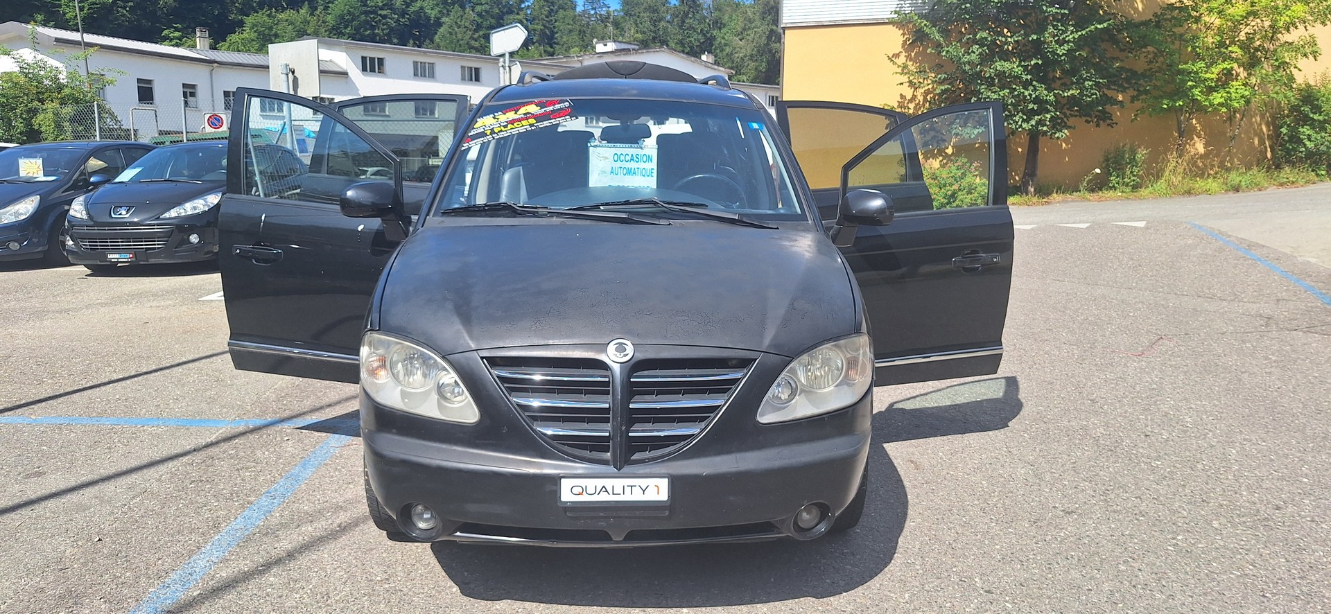 KGM-SsangYong Rodius SV 270 Xdi 4WD Automatic-image-12