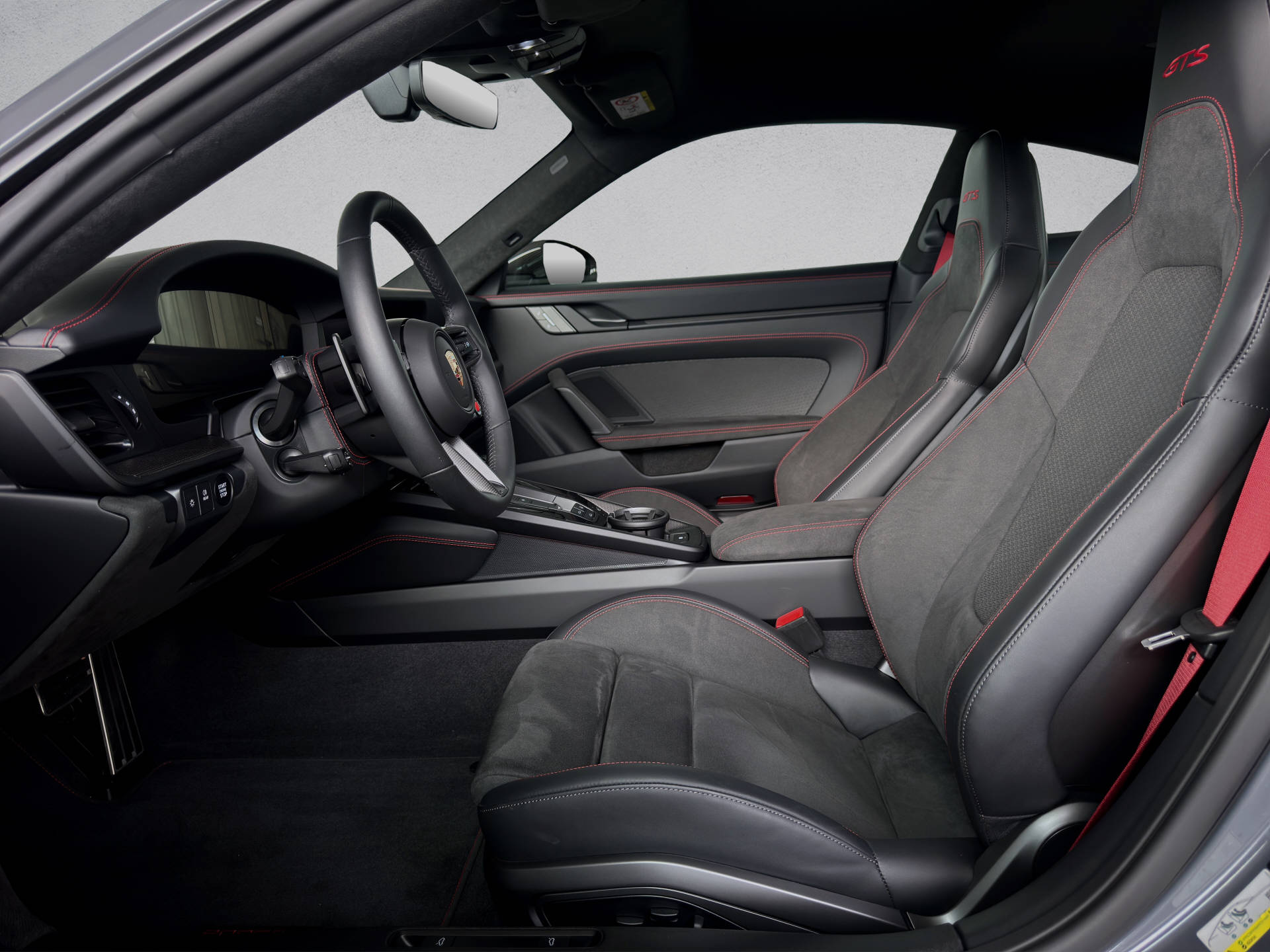 PORSCHE 911 Carrera 4 GTS-image-6