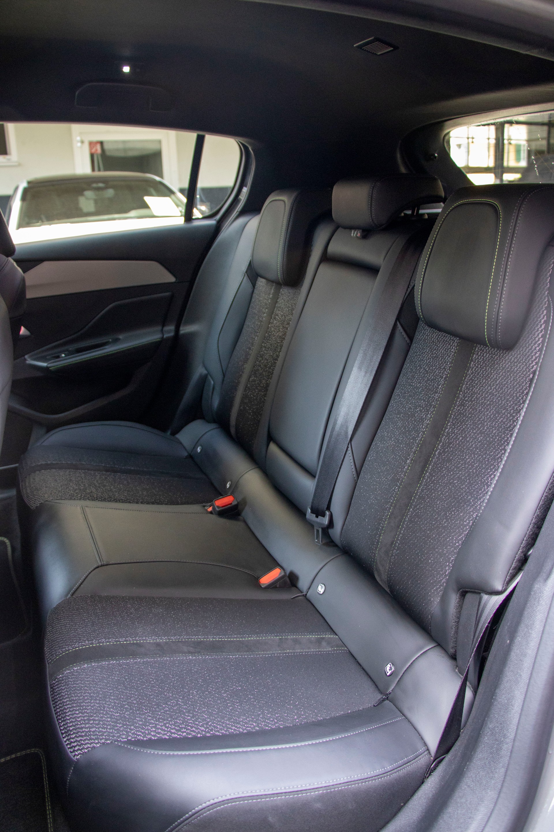PEUGEOT 308 1.2 HEV 145 GT-image-7