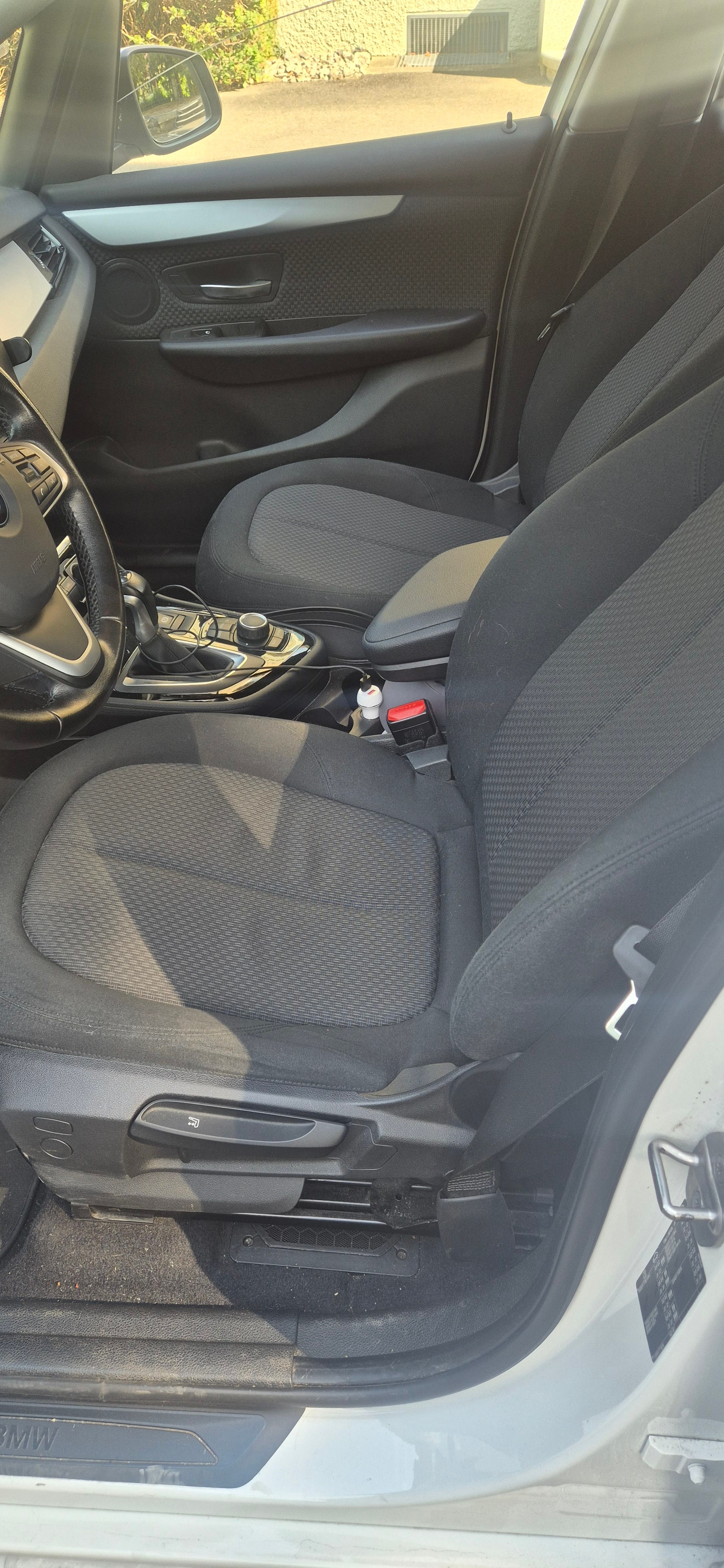 BMW 218i-image-6