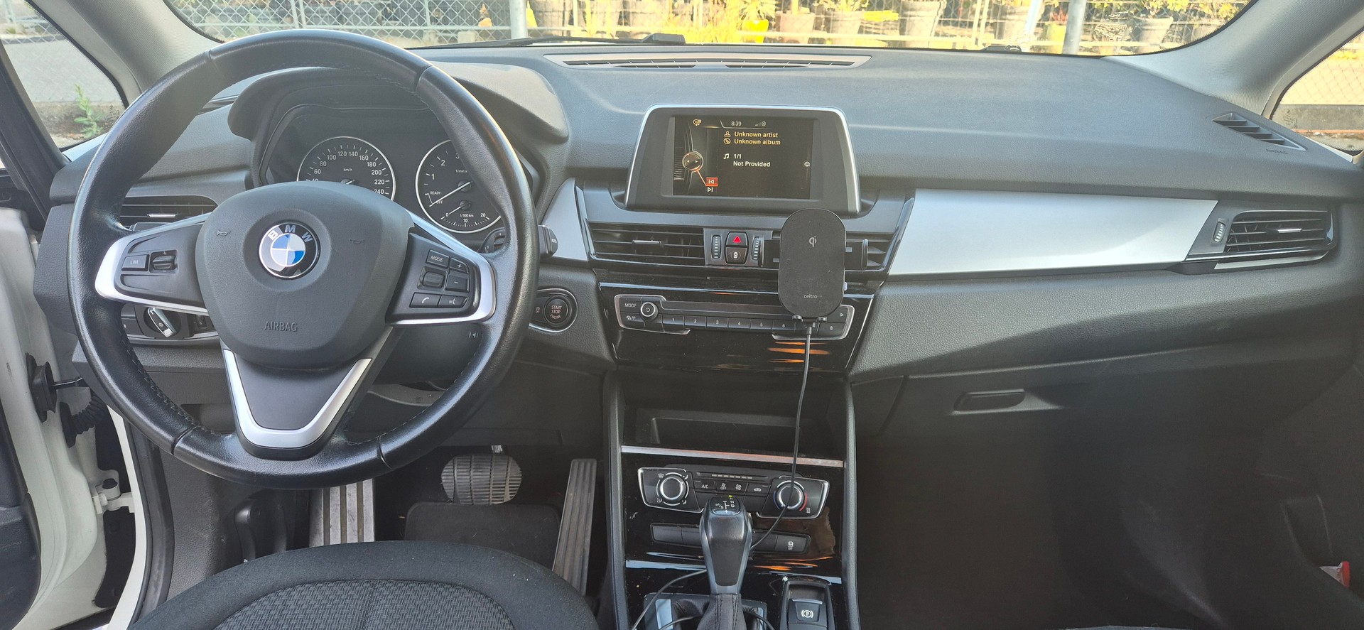 BMW 218i-image-4
