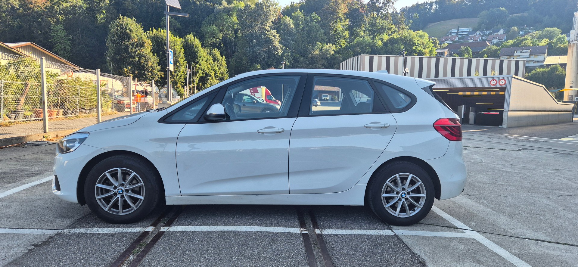 BMW 218i-image-2