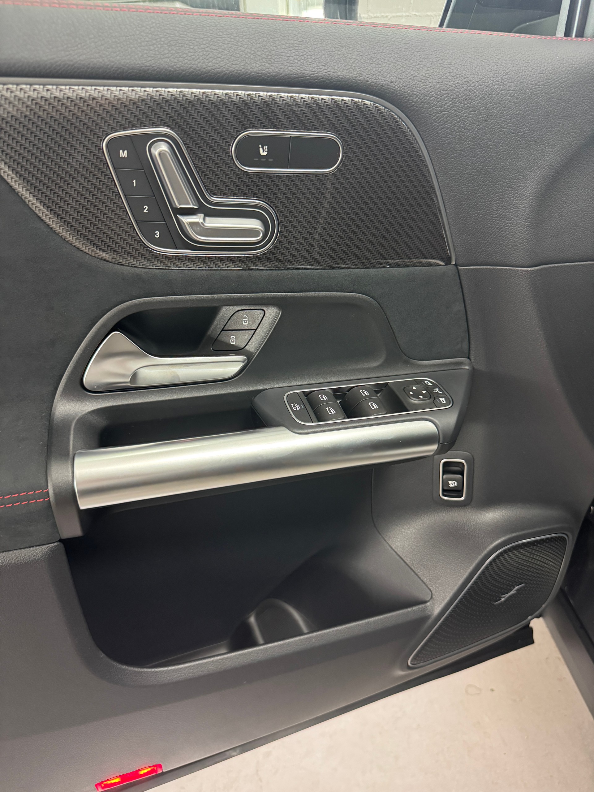 MERCEDES-BENZ GLA 250 4MATIC Swiss Star-image-8
