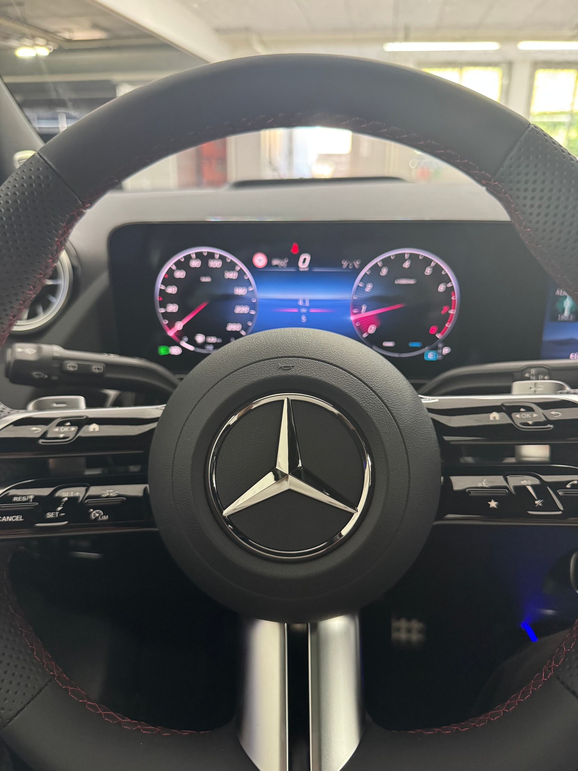 MERCEDES-BENZ GLA 250 4MATIC Swiss Star-image-9