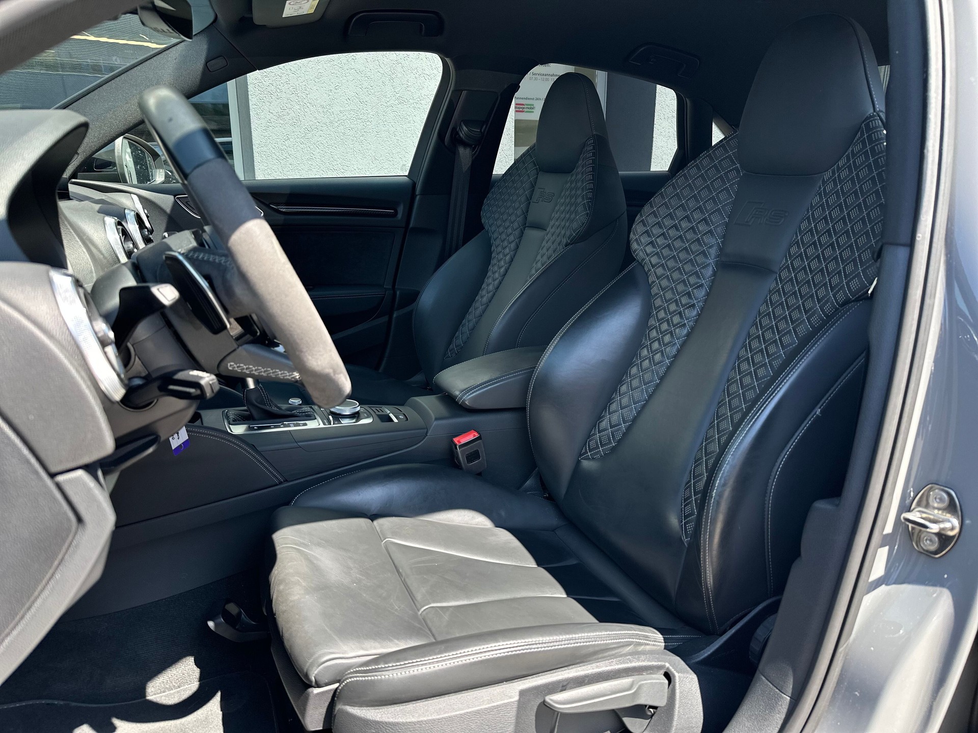 AUDI RS3 Limousine 2.5 TSI quattro S-tronic-image-4