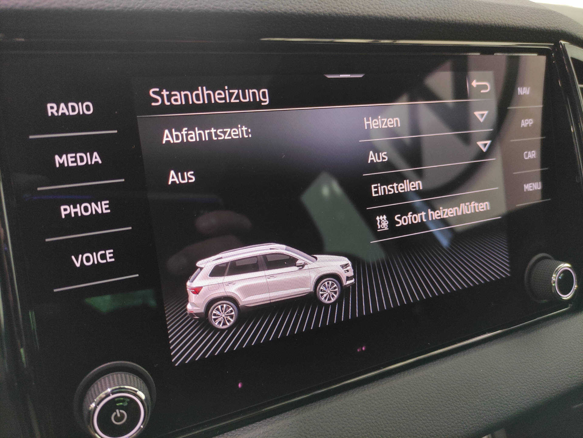 SKODA Karoq 2.0 TSI SportLine 4x4 DSG-image-9