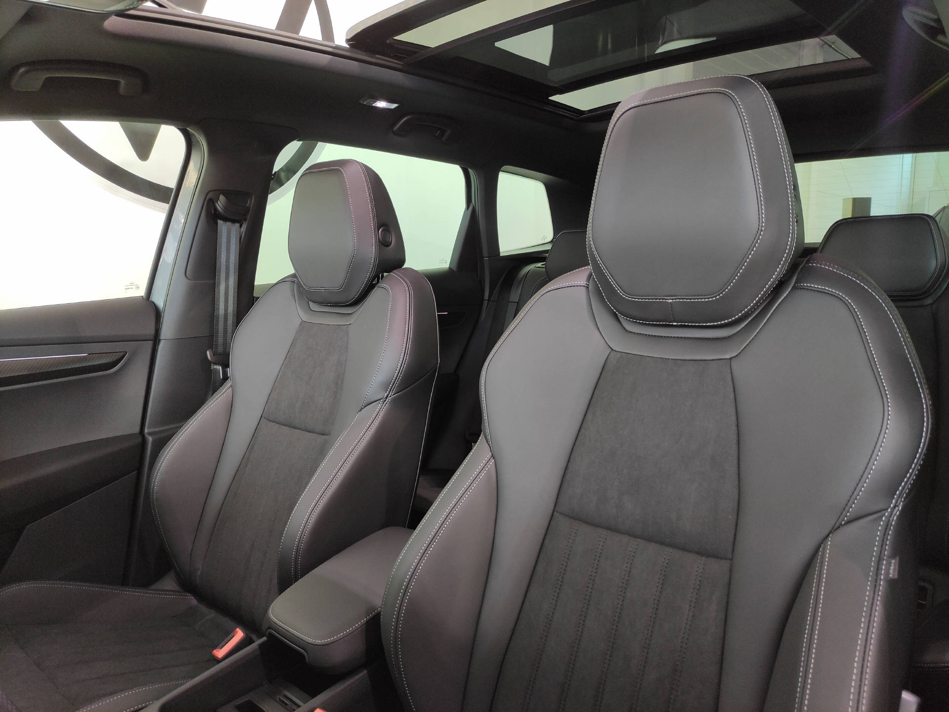 SKODA Karoq 2.0 TSI SportLine 4x4 DSG-image-6