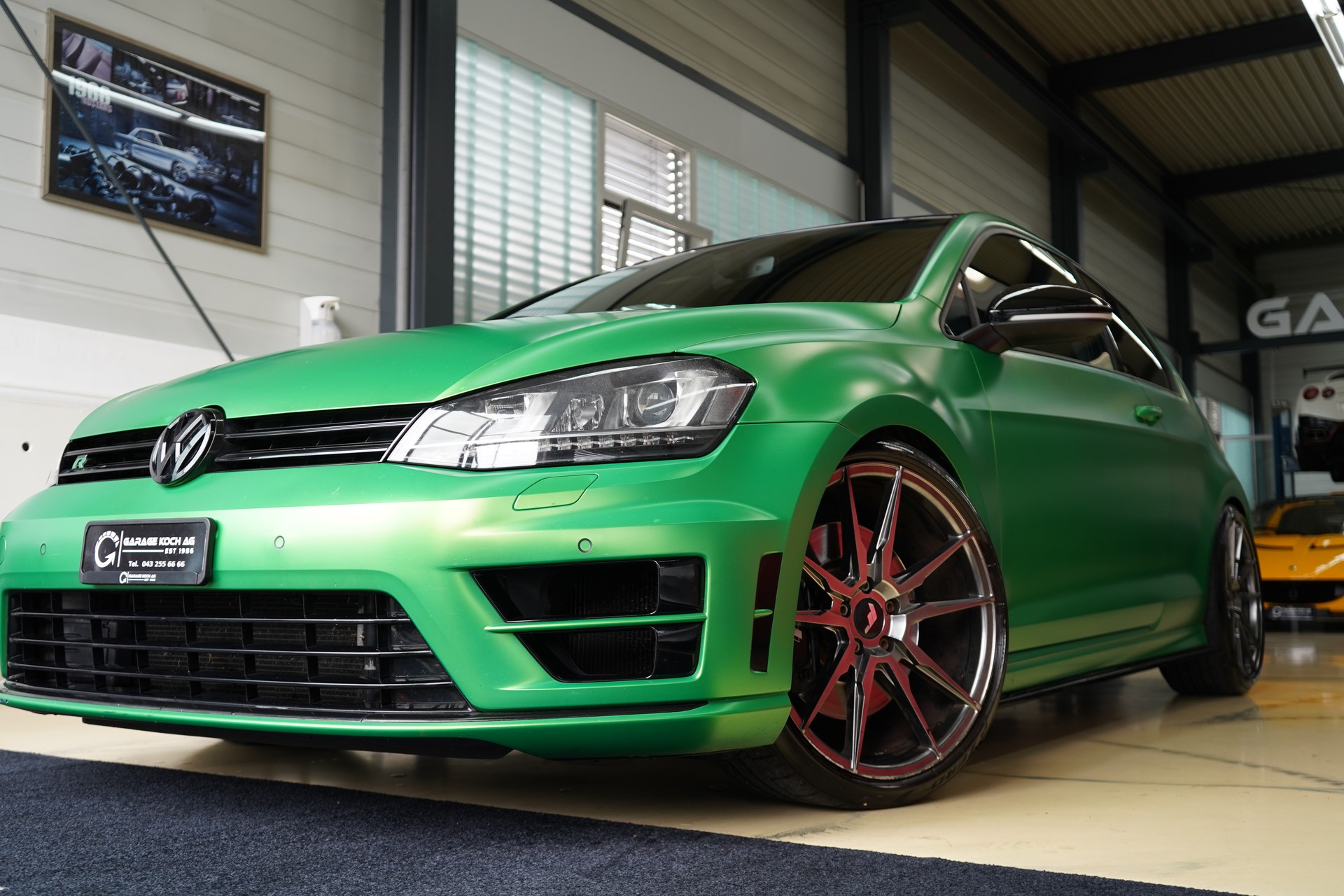 VW Golf 2.0 TSI R 4Motion DSG-showroom-element-1