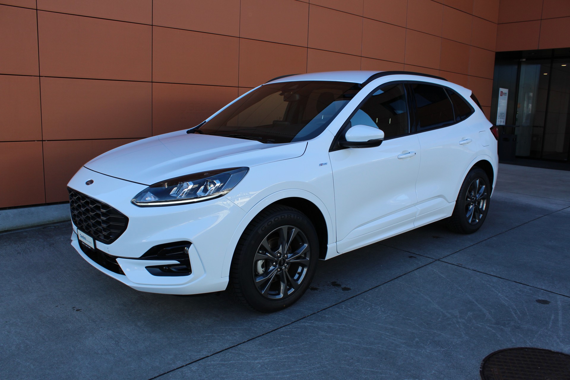 FORD Kuga 2.5 FHEV ST-Line X 4WD-image-1