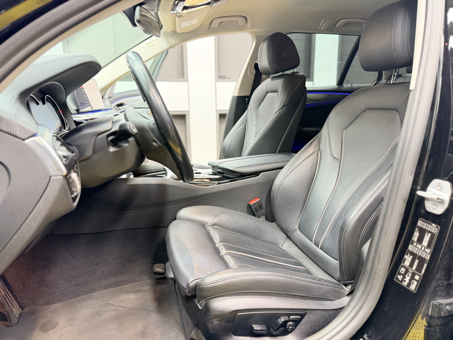 BMW 530d xDrive Touring Luxury Line Steptronic-image-9