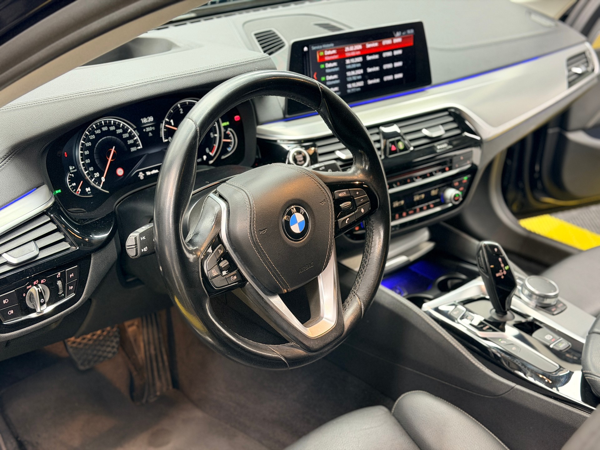BMW 530d xDrive Touring Luxury Line Steptronic-image-8