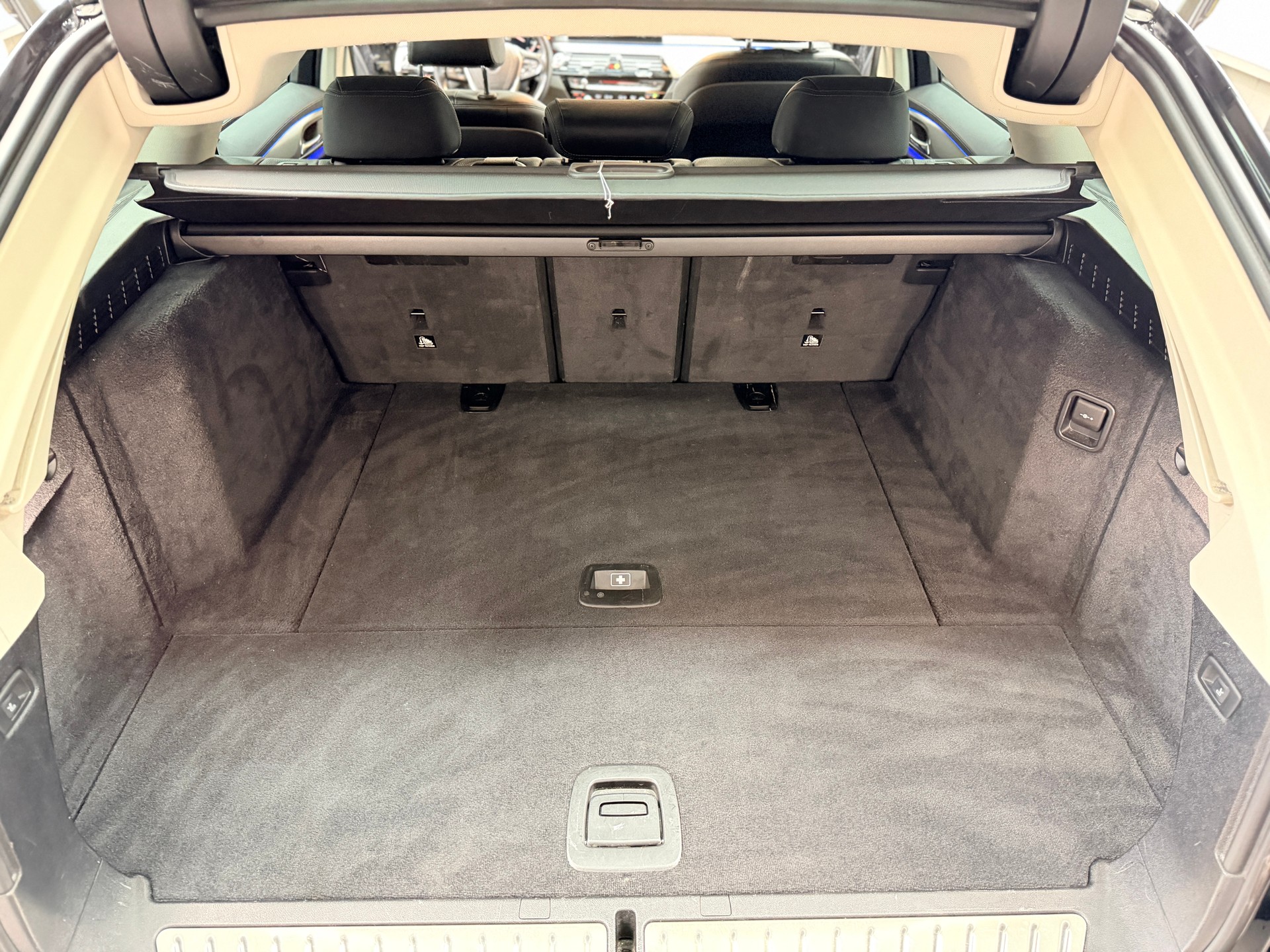 BMW 530d xDrive Touring Luxury Line Steptronic-image-10