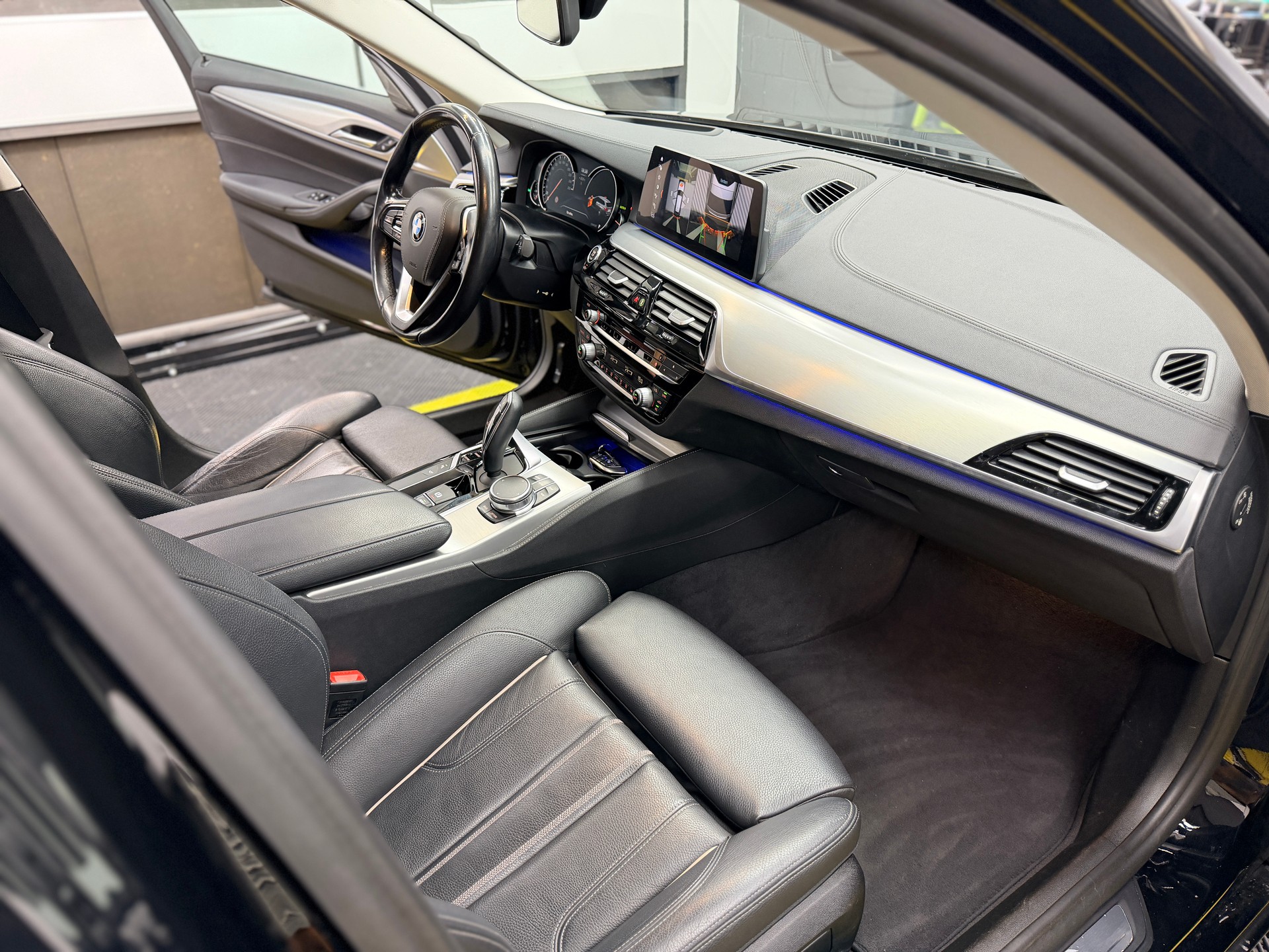 BMW 530d xDrive Touring Luxury Line Steptronic-image-6
