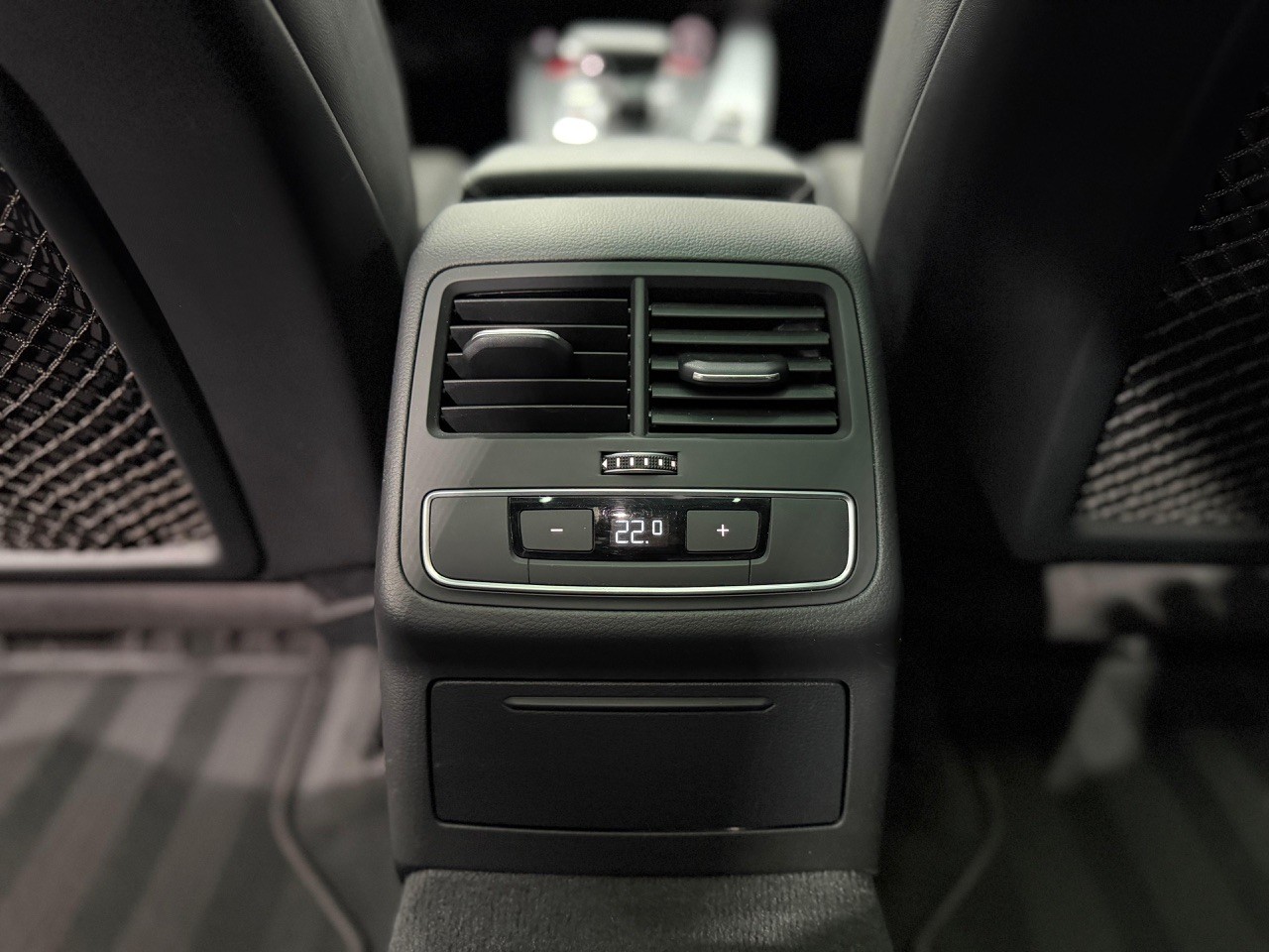 AUDI A4 Avant 3.0 TDI Sport S Line quattro | S-Line | 360° Kamera | Anhängerkupplung | Schiebedach-image-18