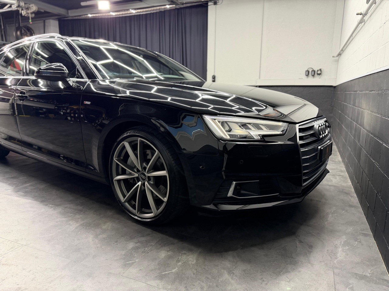 AUDI A4 Avant 3.0 TDI Sport S Line quattro | S-Line | 360° Kamera | Anhängerkupplung | Schiebedach-image-9