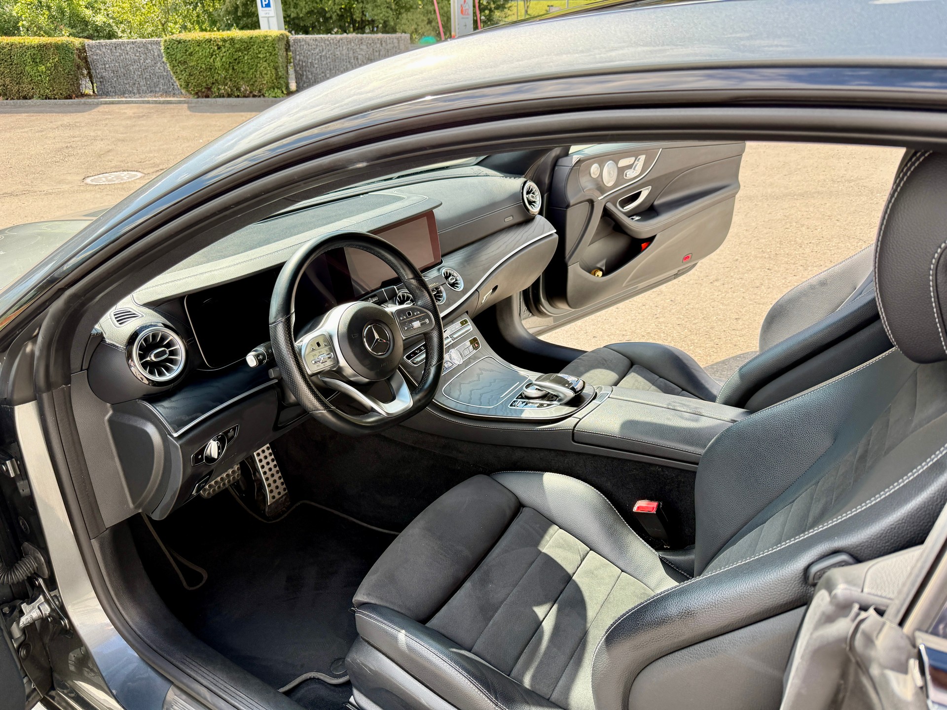 MERCEDES-BENZ E 200 AMG Line 4matic-image-4
