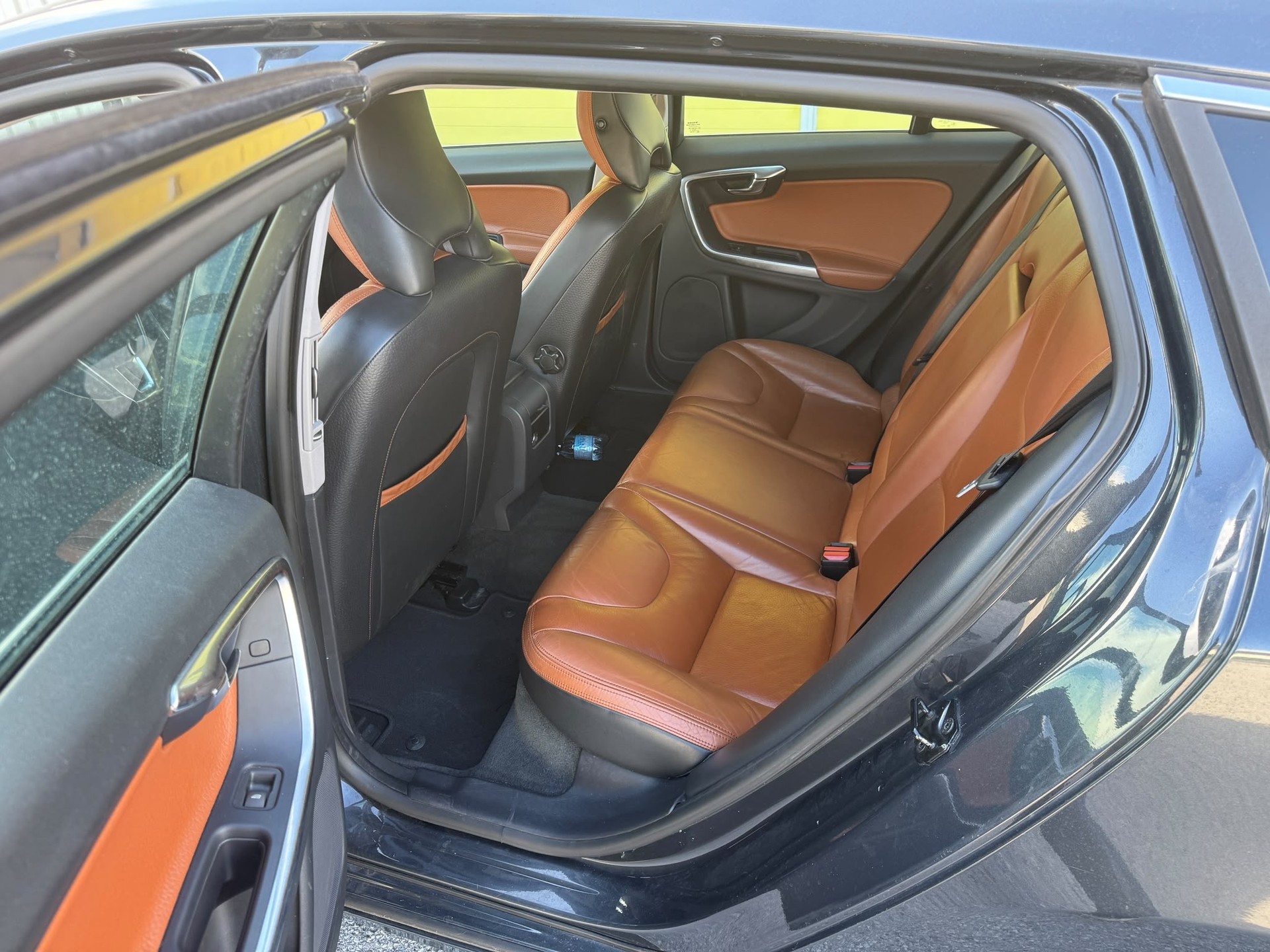 VOLVO V60 D5 AWD R-Design Geartronic-image-12