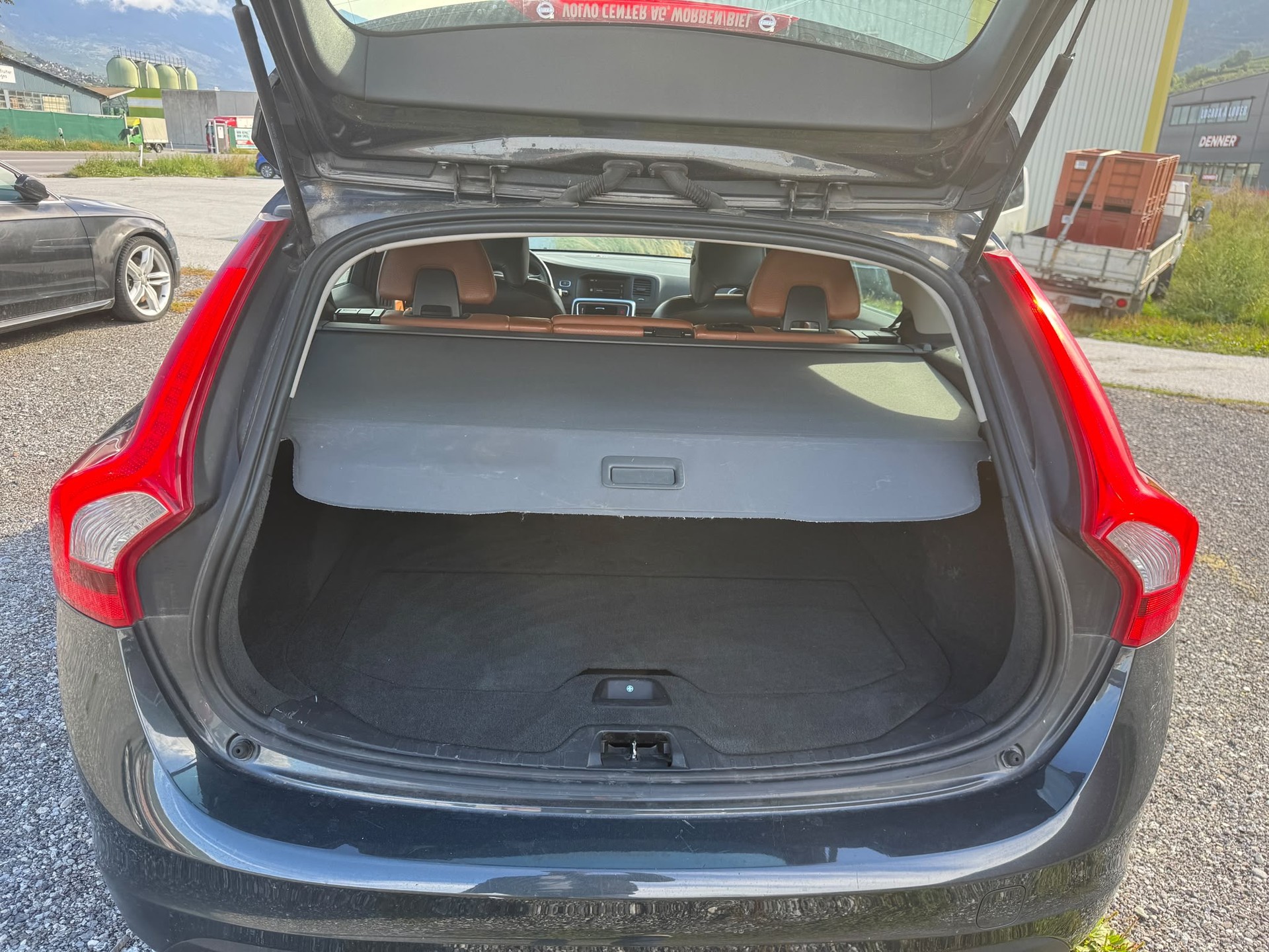 VOLVO V60 D5 AWD R-Design Geartronic-image-14