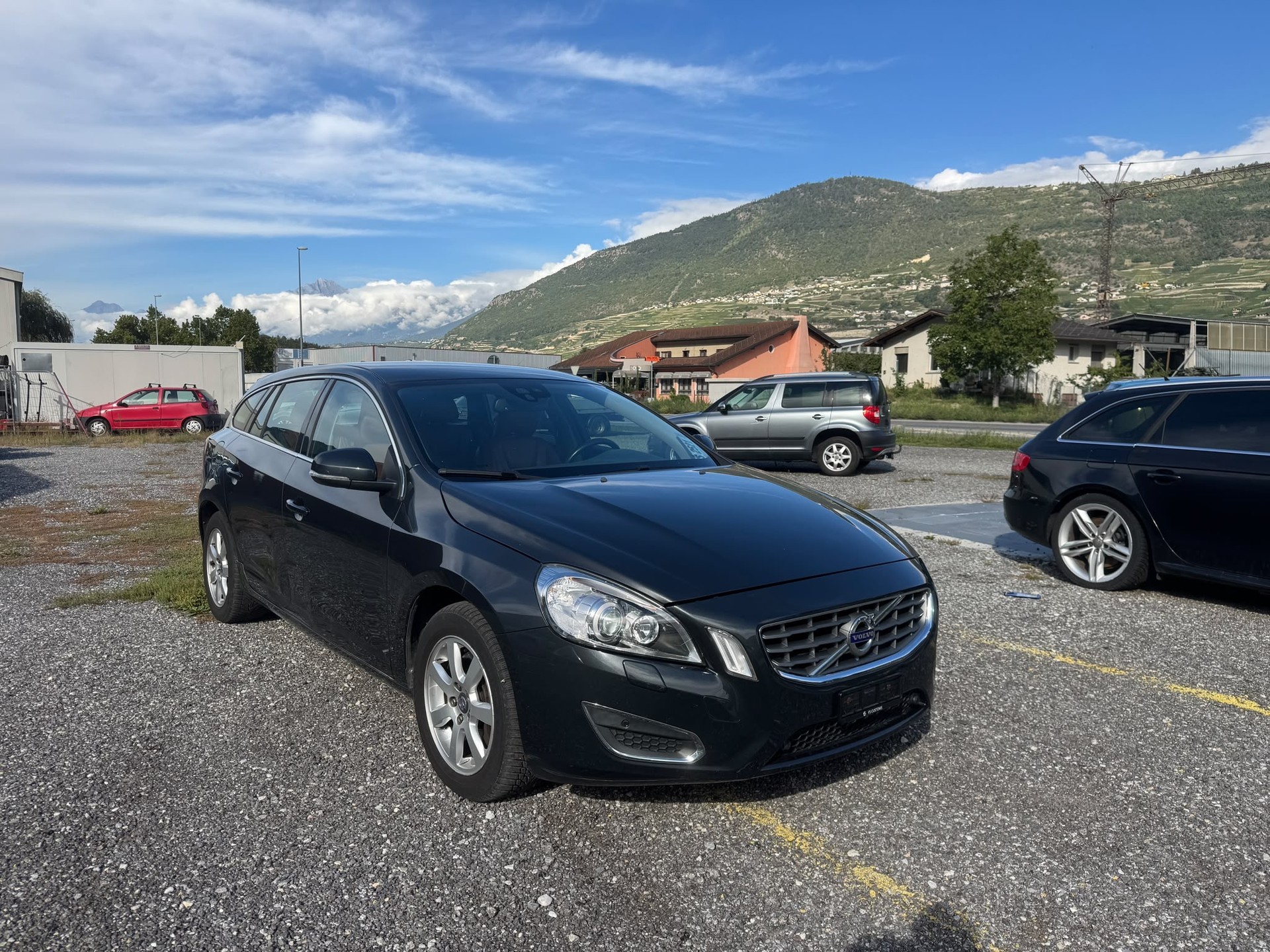 VOLVO V60 D5 AWD R-Design Geartronic-image-1