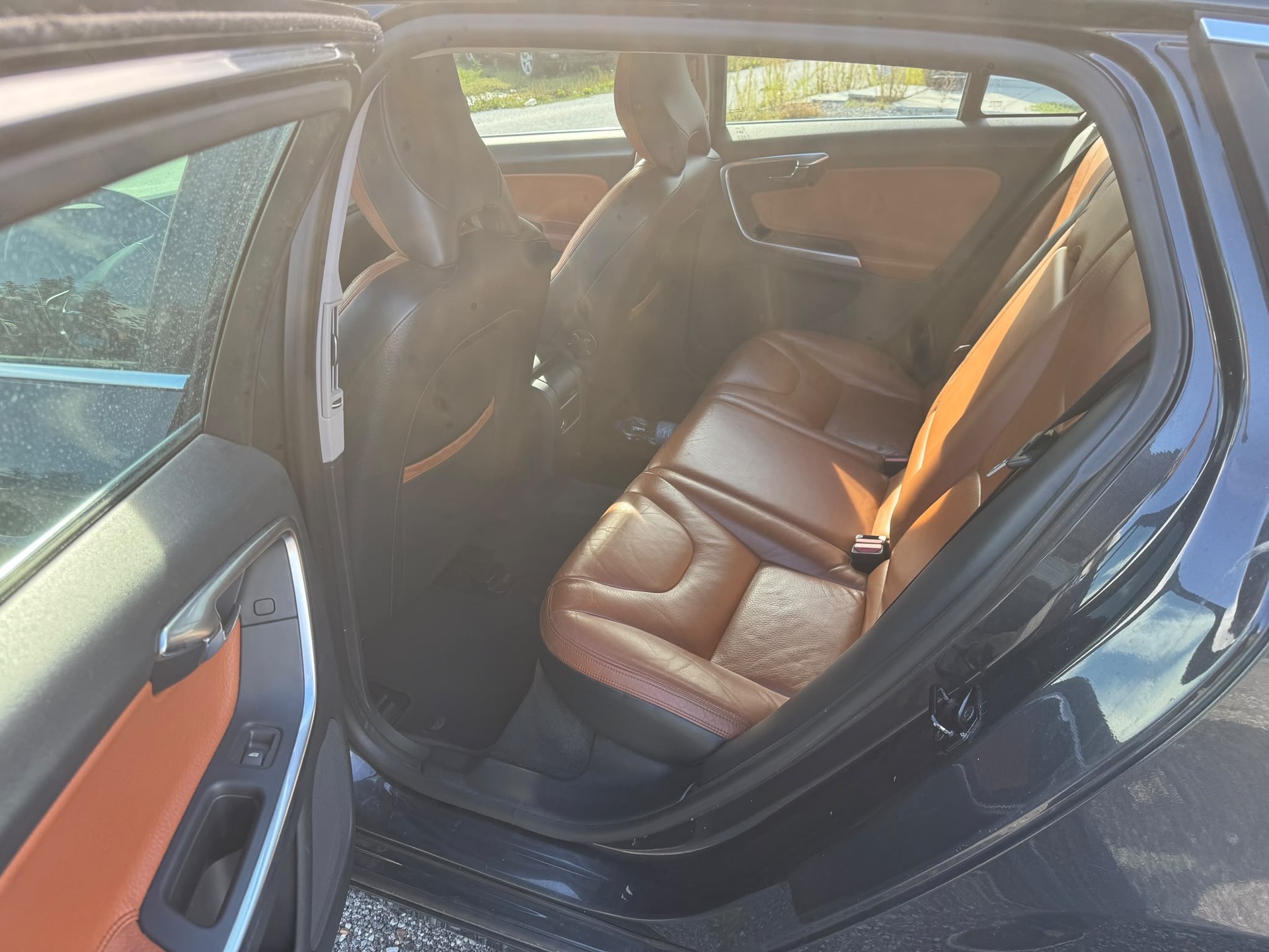 VOLVO V60 D5 AWD R-Design Geartronic-image-11