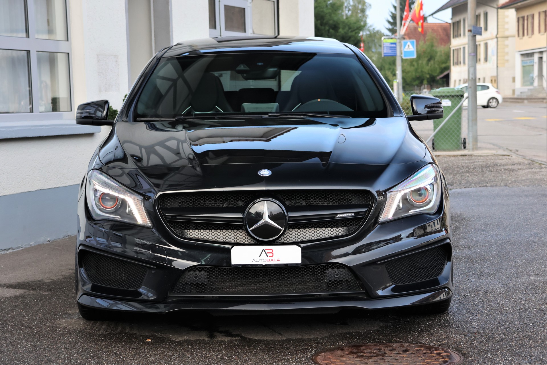 MERCEDES-BENZ CLA Shooting Brake 45 AMG 4Matic Speedshift OrangeArt-Edition (CH)-showroom-element-1