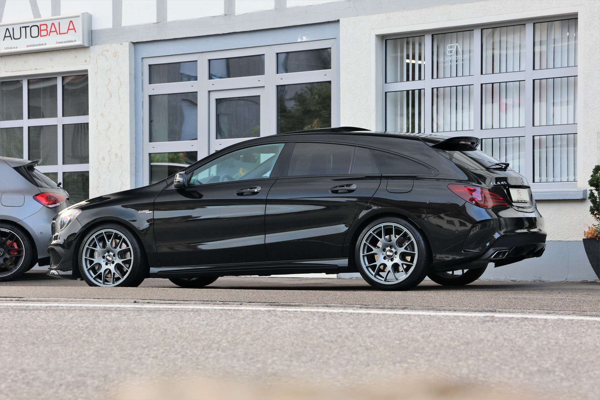 MERCEDES-BENZ CLA Shooting Brake 45 AMG 4Matic Speedshift OrangeArt-Edition (CH)-showroom-element-3