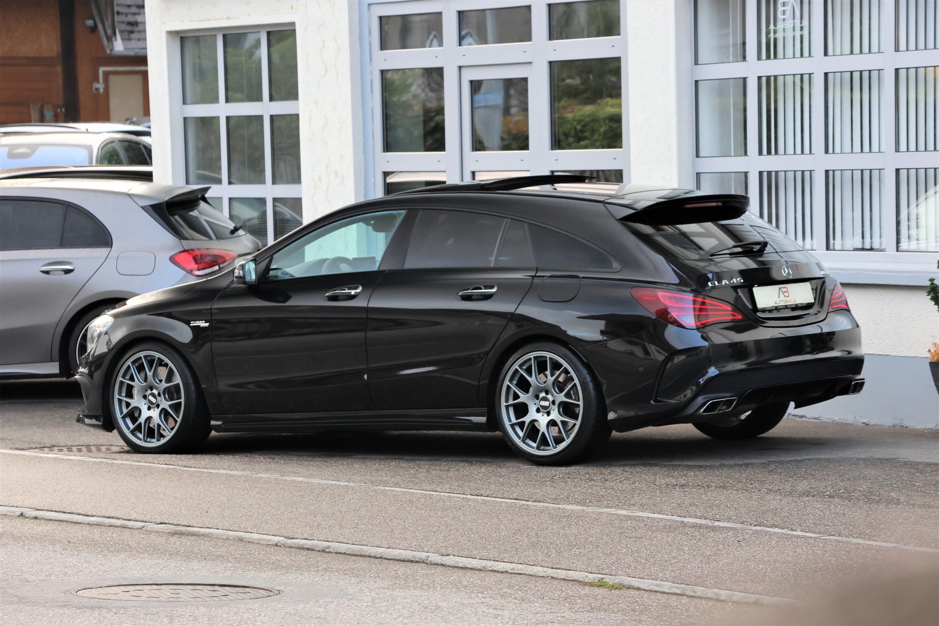 MERCEDES-BENZ CLA Shooting Brake 45 AMG 4Matic Speedshift OrangeArt-Edition (CH)-image-4