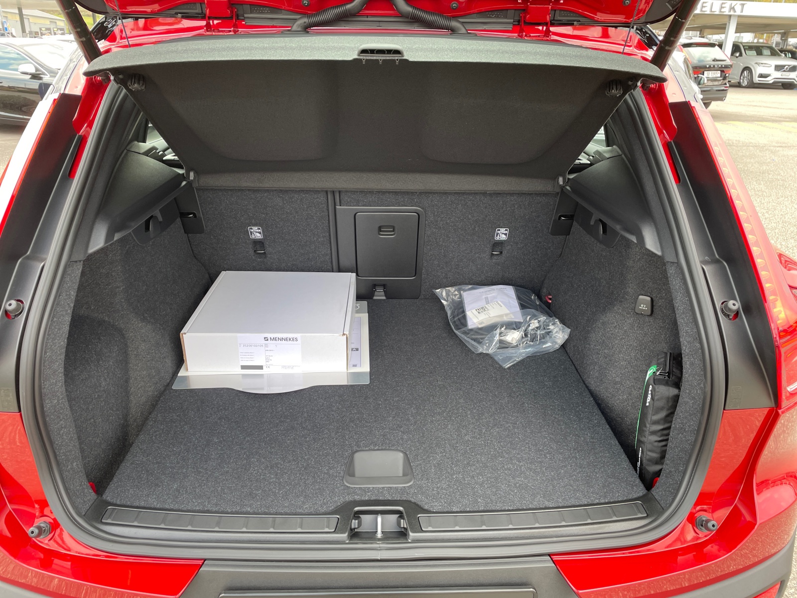 VOLVO XC40 1.5 T4 PiH R-Design-image-10