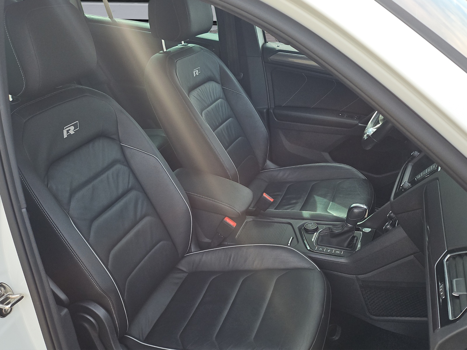 VW Tiguan 2.0 TDI SCR R-Line 4Motion DSG-image-14