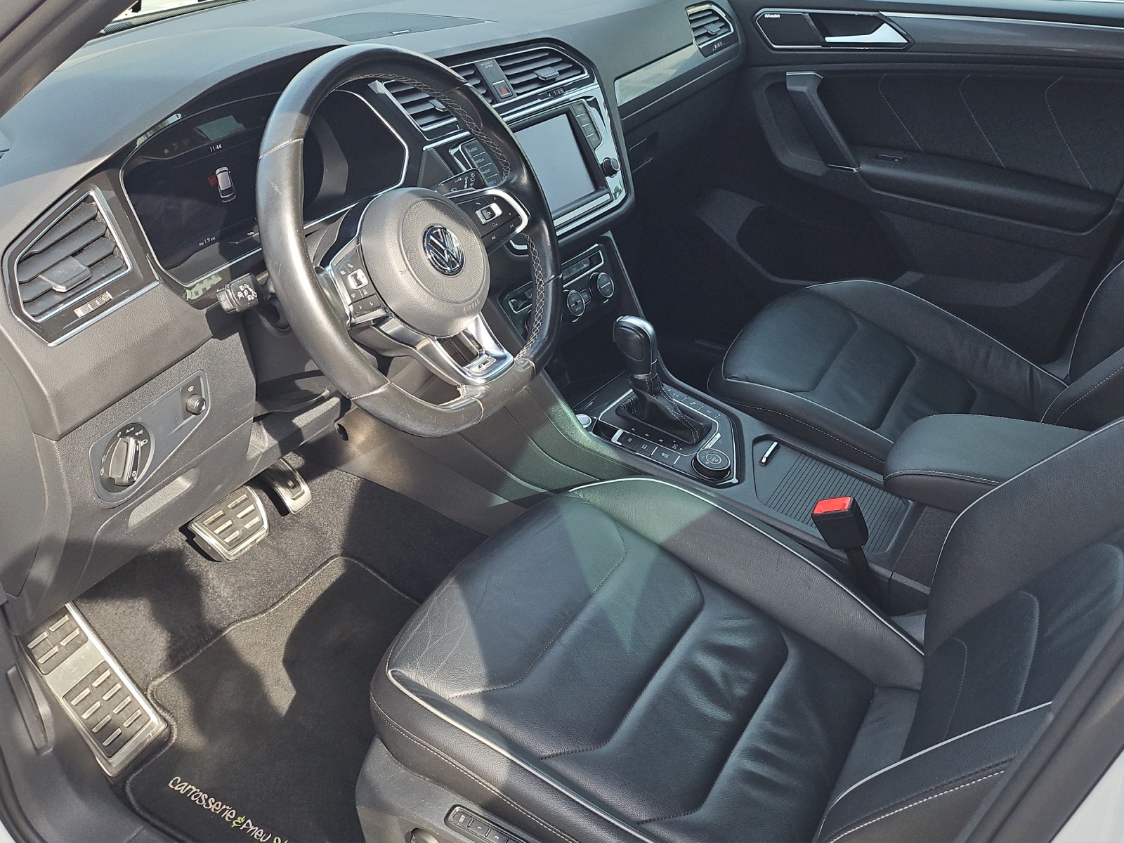 VW Tiguan 2.0 TDI SCR R-Line 4Motion DSG-image-11