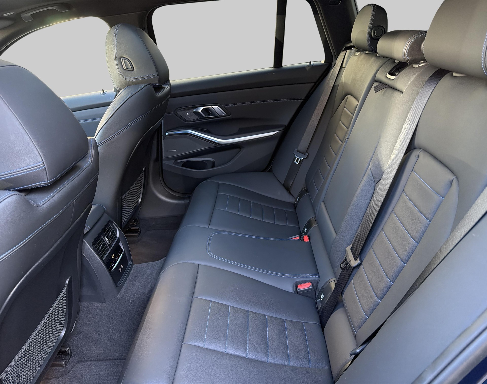 BMW M340d xDrive 48V Touring Steptronic-showroom-element-3