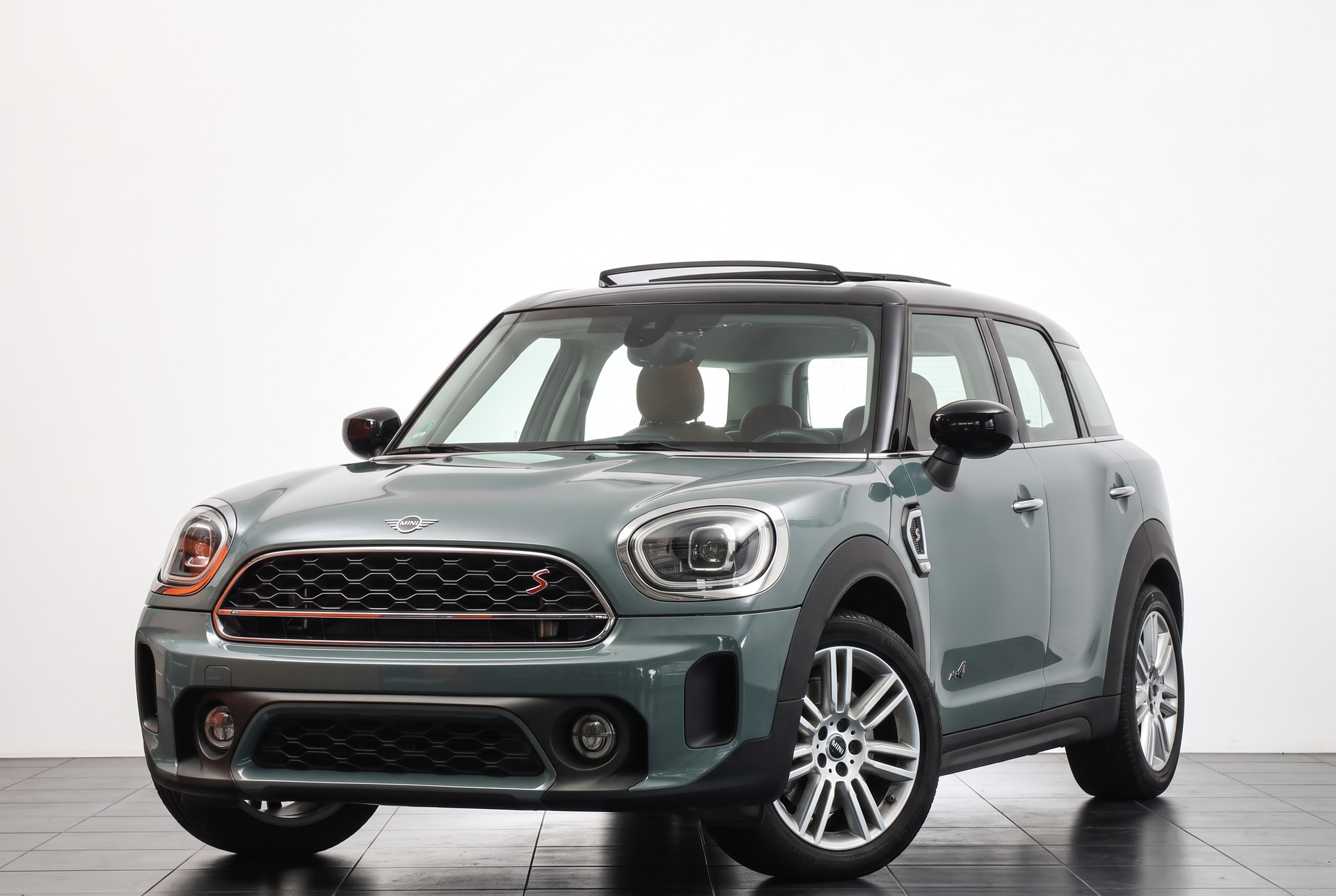 MINI Countryman Cooper S ALL4 Steptronic • Sage Green• Cuir Chester Malt Brown • Toit panoramique-showroom-element-3