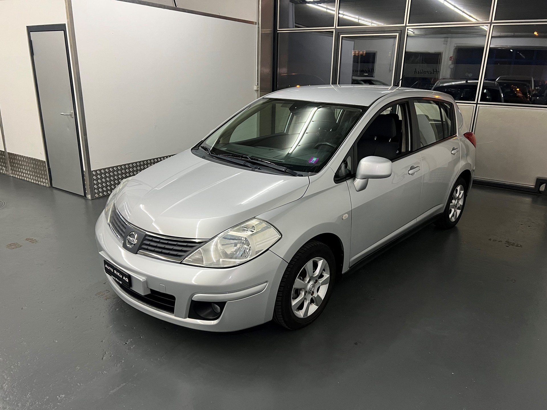 NISSAN Tiida 1.8 acenta-showroom-element-3