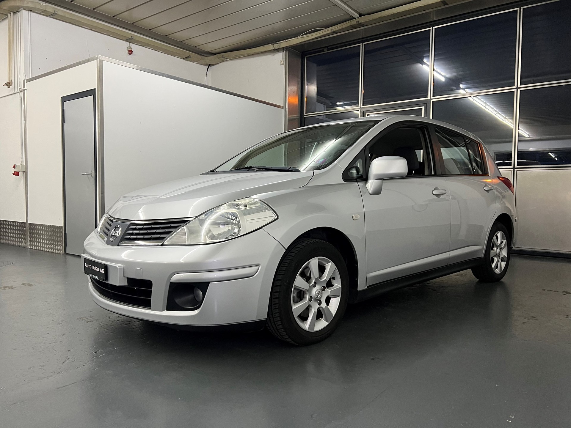 NISSAN Tiida 1.8 acenta-image-4