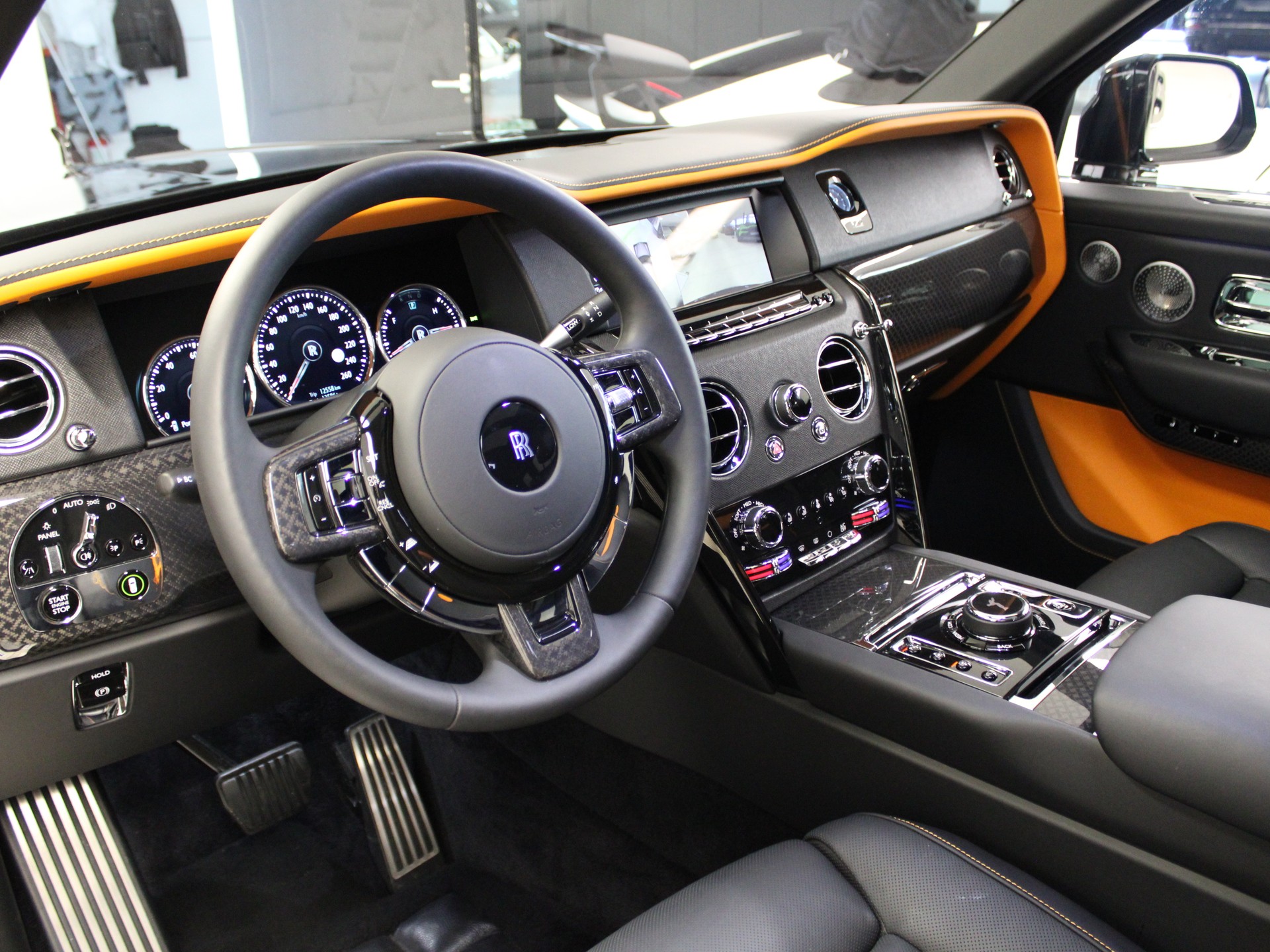 ROLLS-ROYCE Cullinan 6.7 V12 Black Badge-image-9